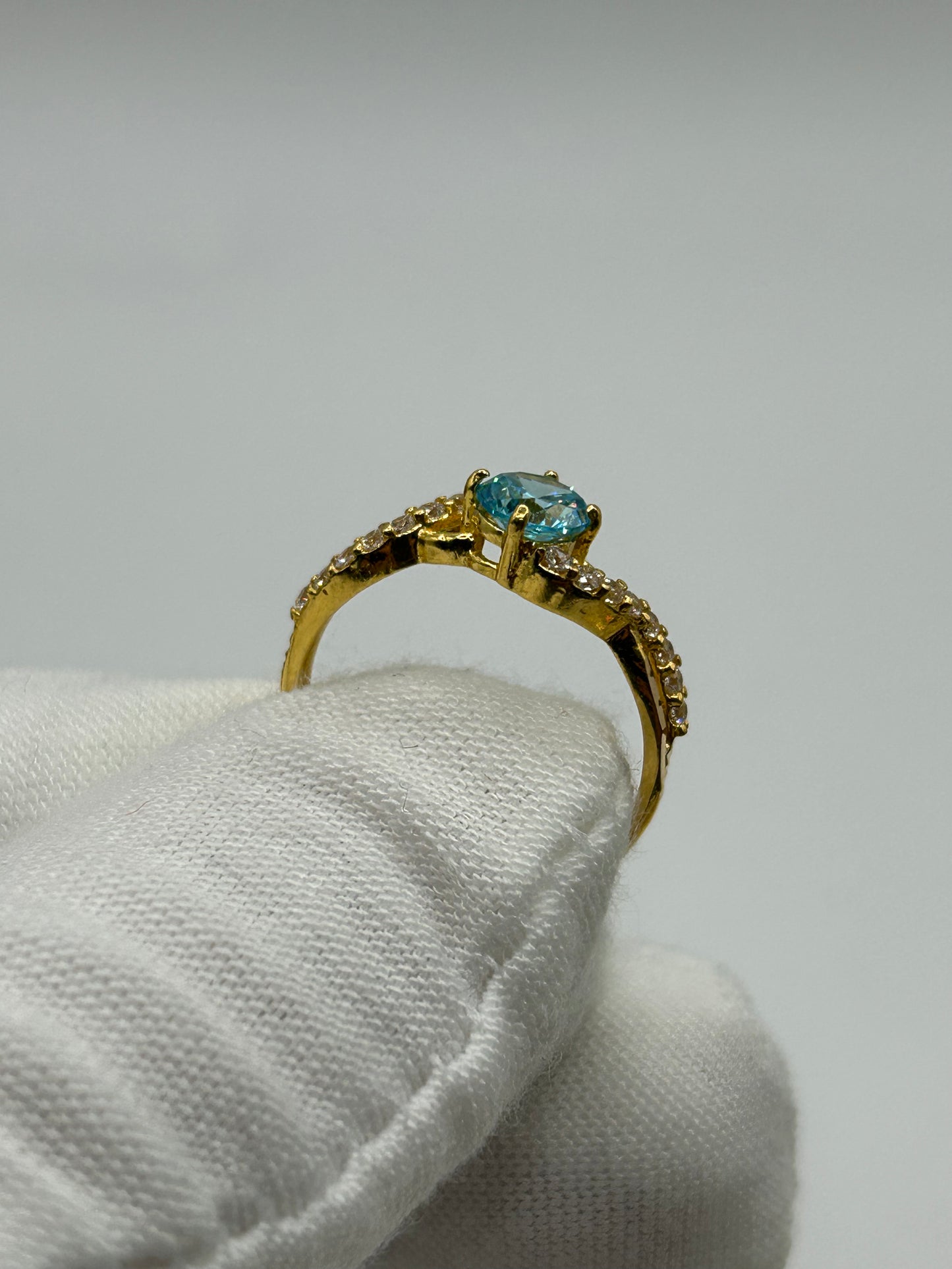 22ct Gold Ladies Ring 2.4 grams size N