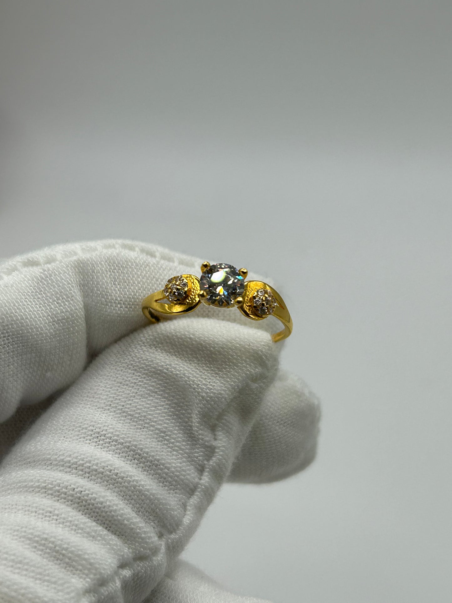 22ct Gold Ladies Ring 2.2 grams size P