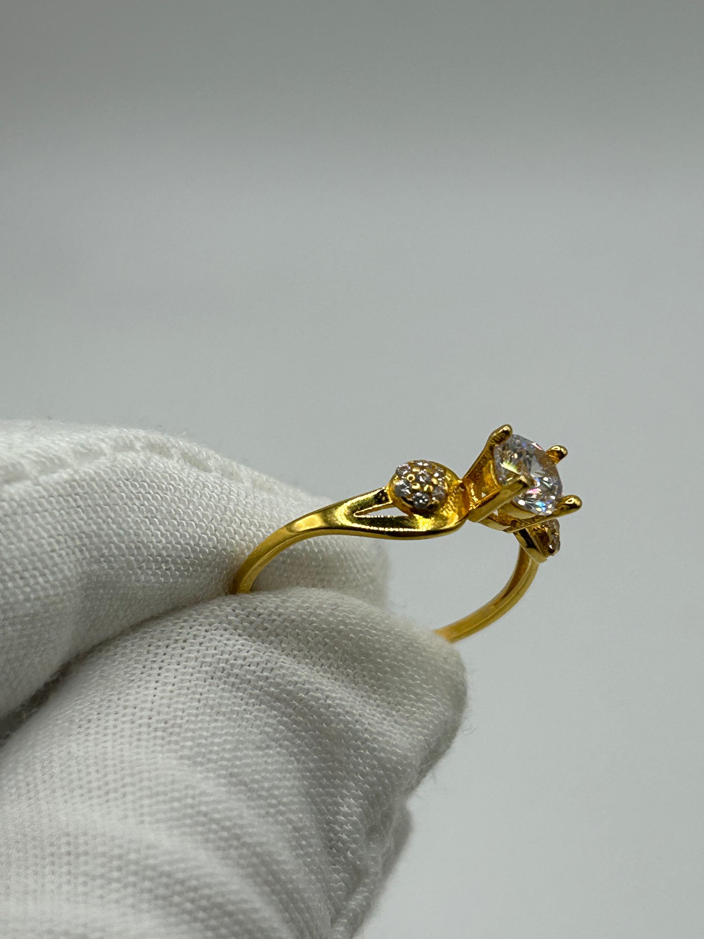 22ct Gold Ladies Ring 2.2 grams size P