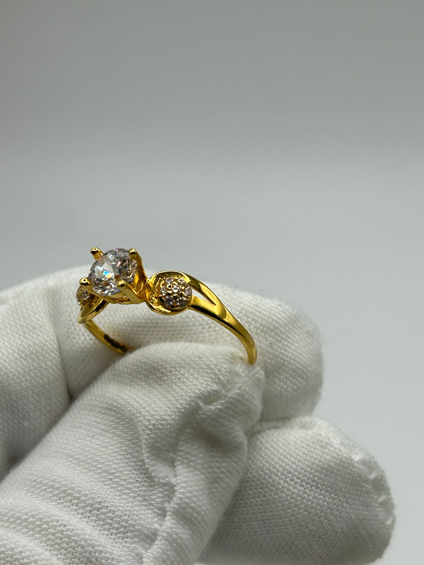 22ct Gold Ladies Ring 2.2 grams size P