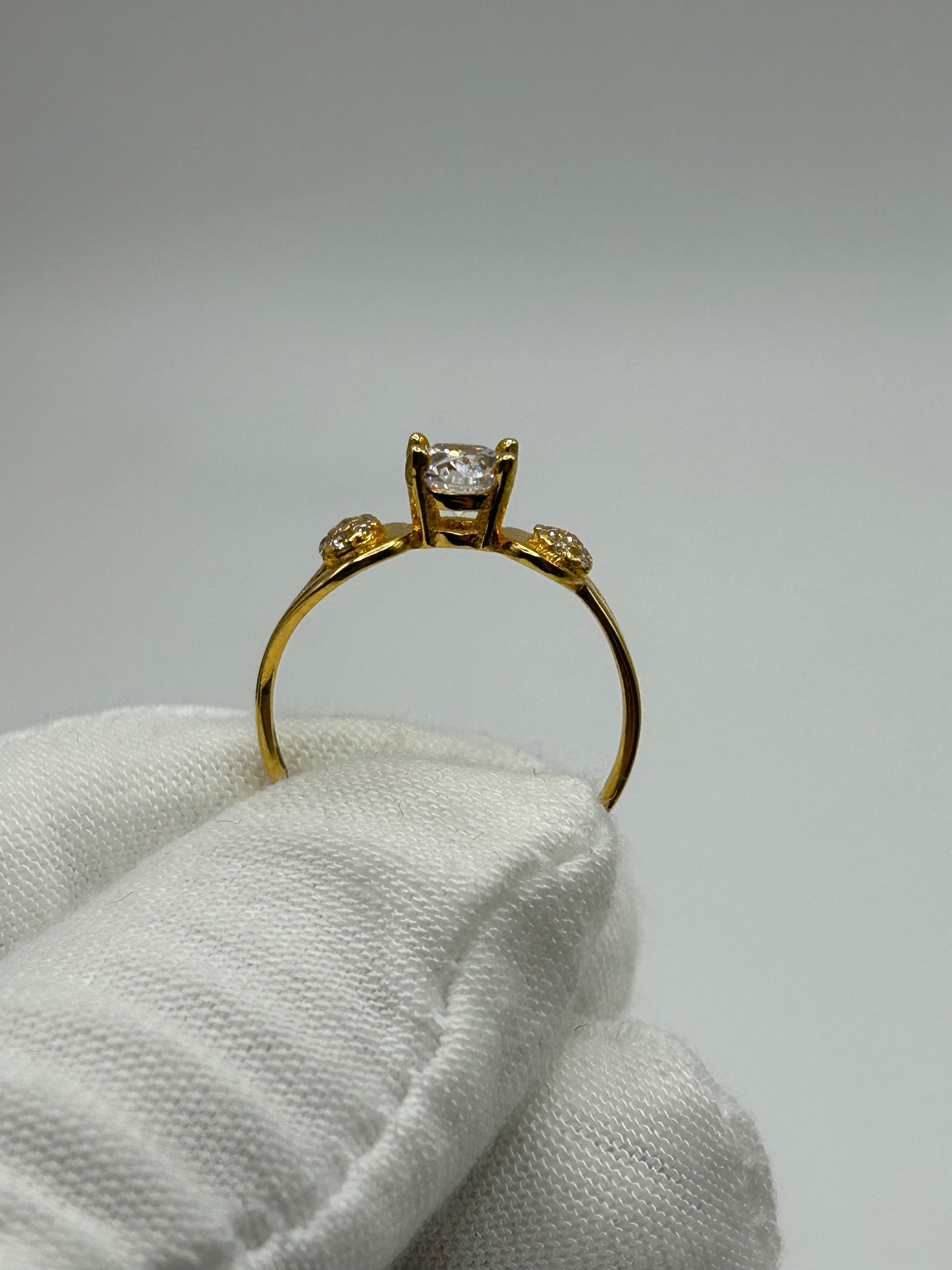 22ct Gold Ladies Ring 2.2 grams size P