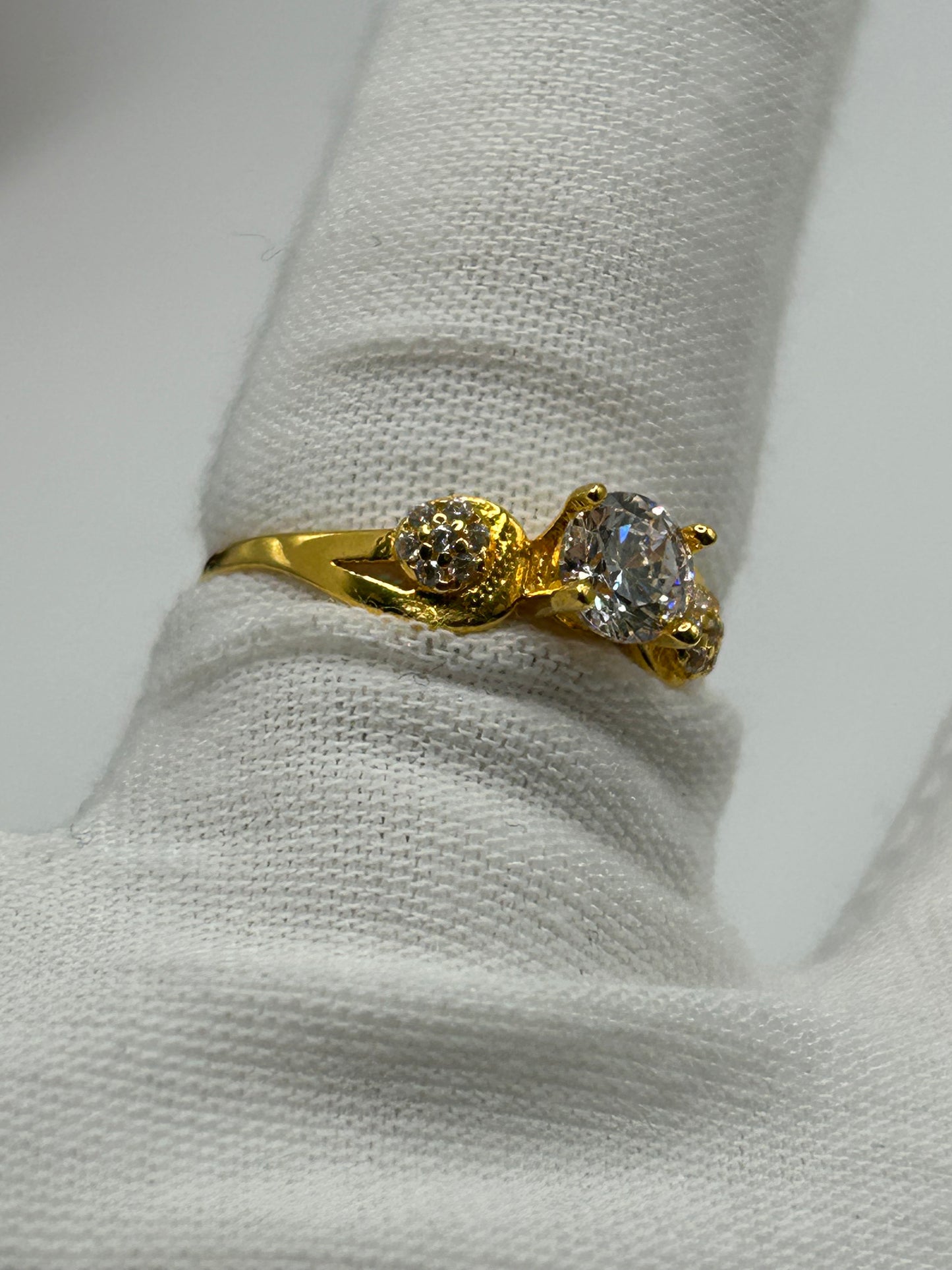 22ct Gold Ladies Ring 2.2 grams size P