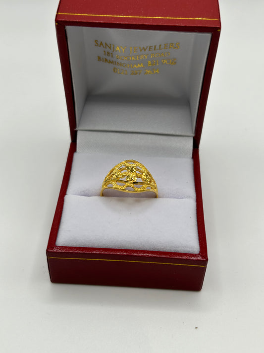 22ct Gold Ladies Ring 2.4 grams Size N