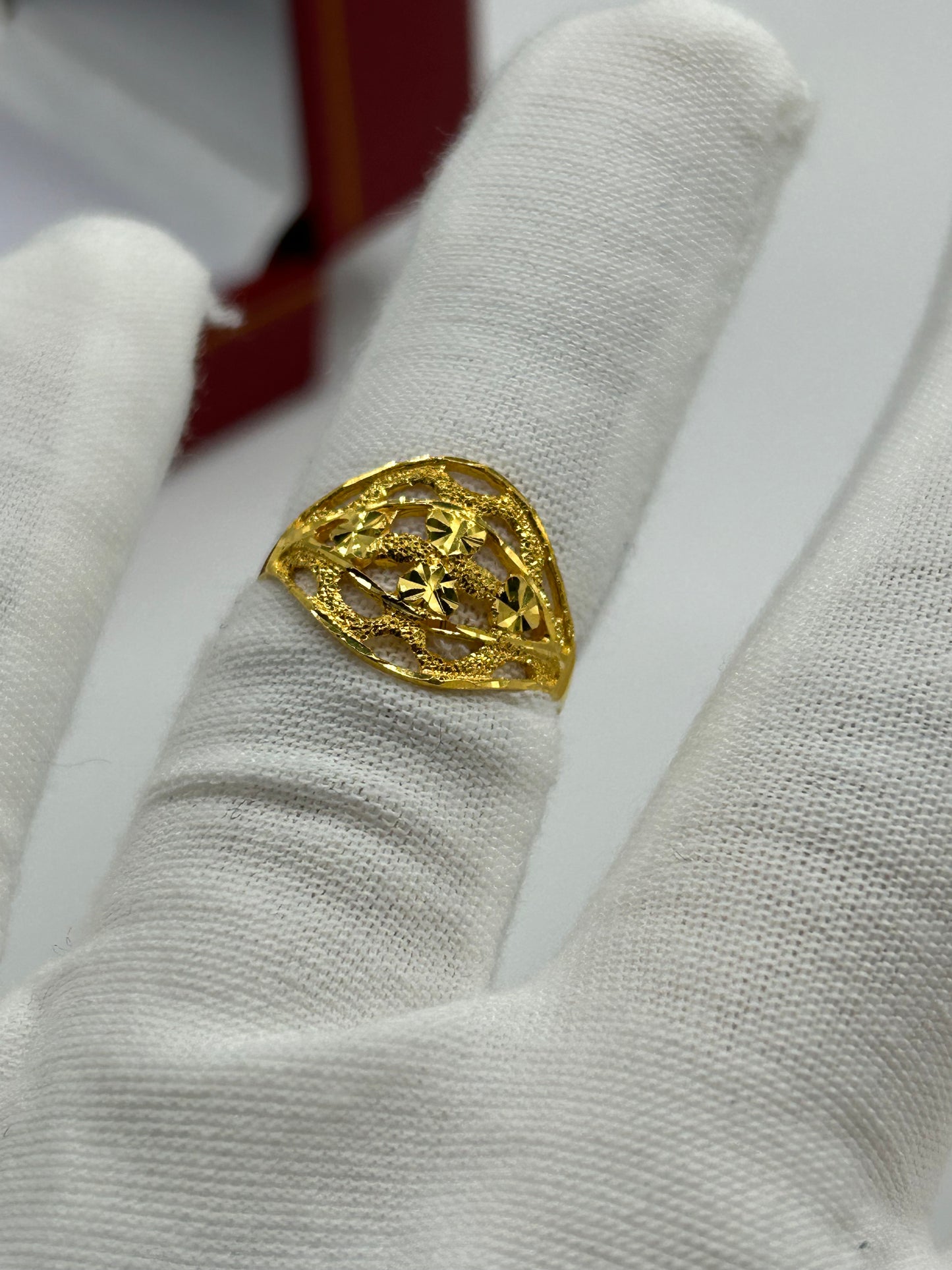 22ct Gold Ladies Ring 2.4 grams Size N