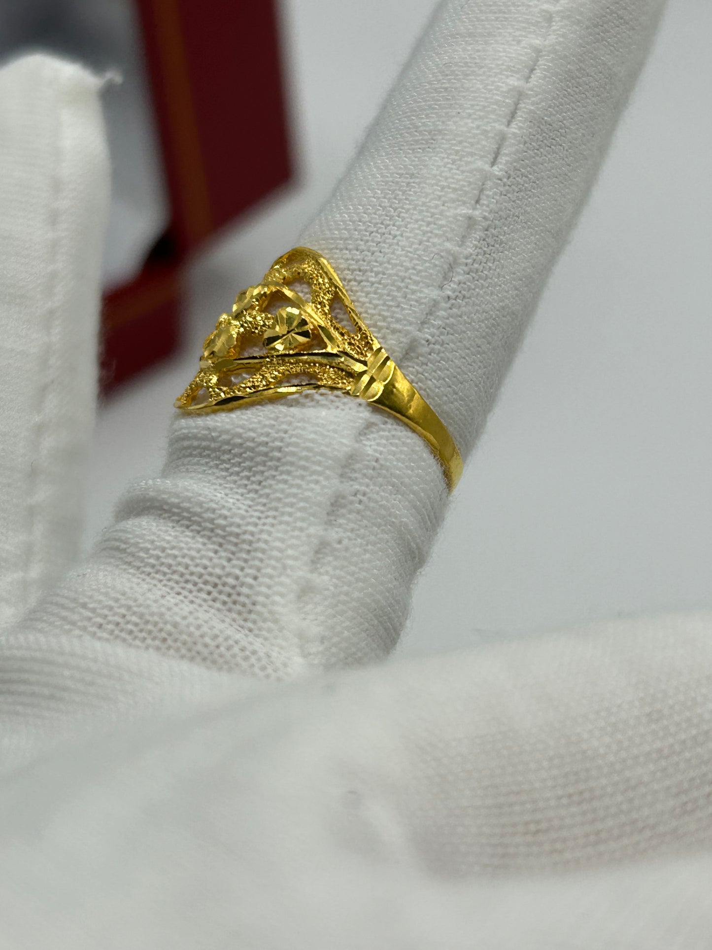 22ct Gold Ladies Ring 2.4 grams Size N