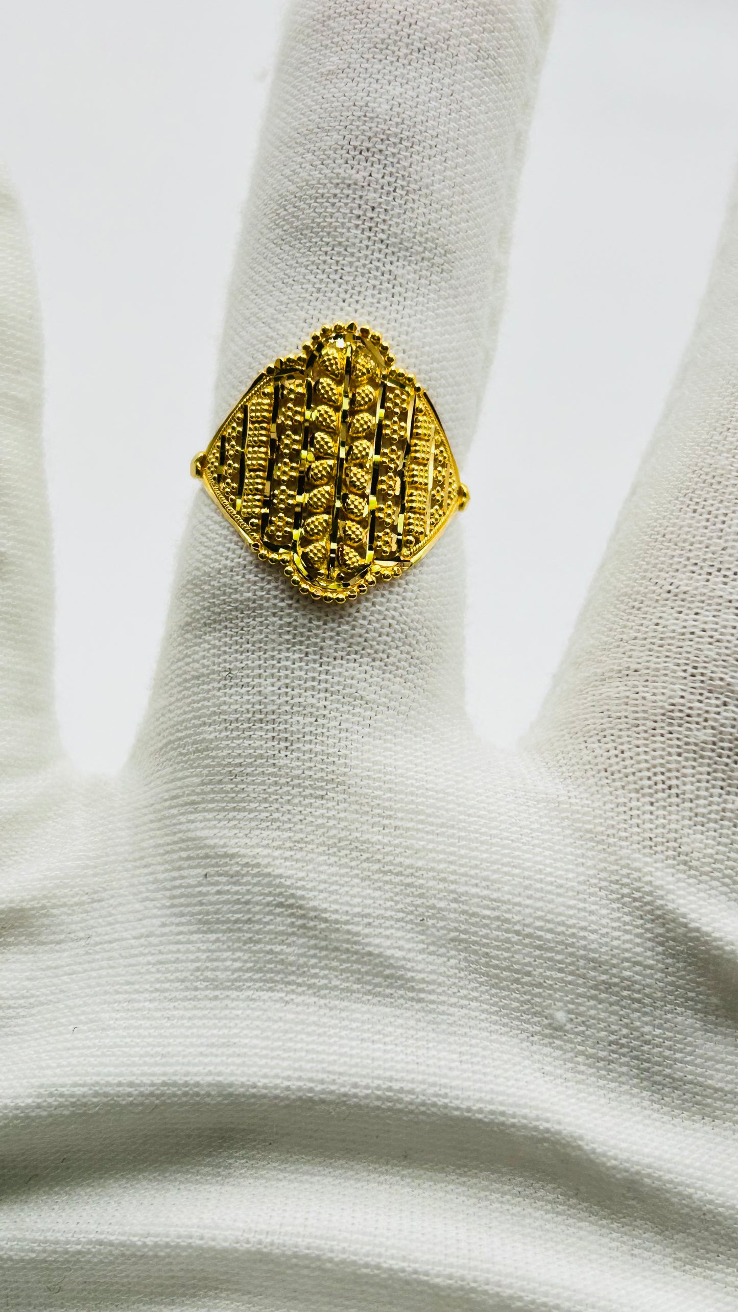 22ct Gold Ring – 2.6g – Size N½ (Hallmarked)