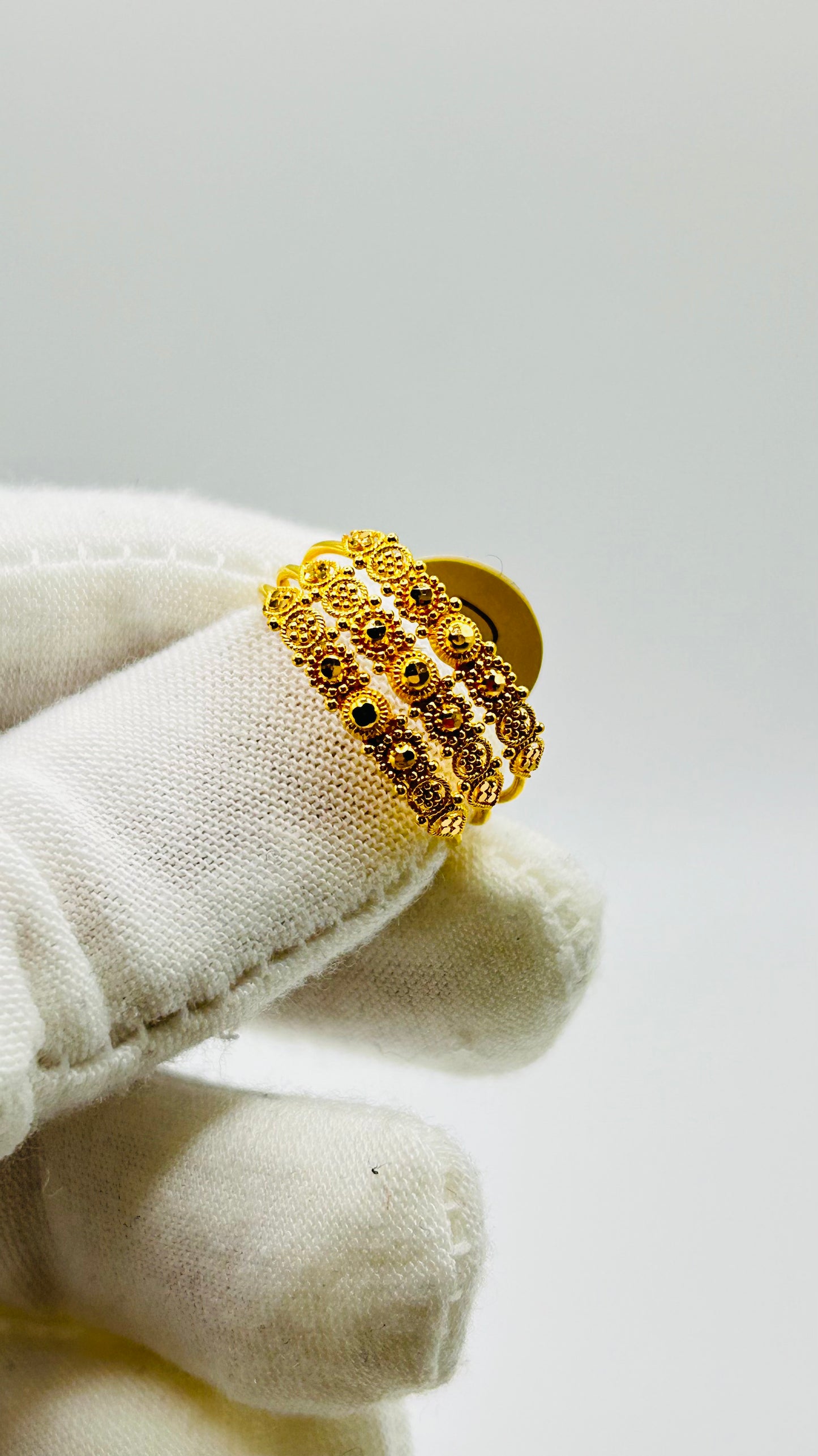 22ct Gold Ring – 3.6g – Size R (Hallmarked)