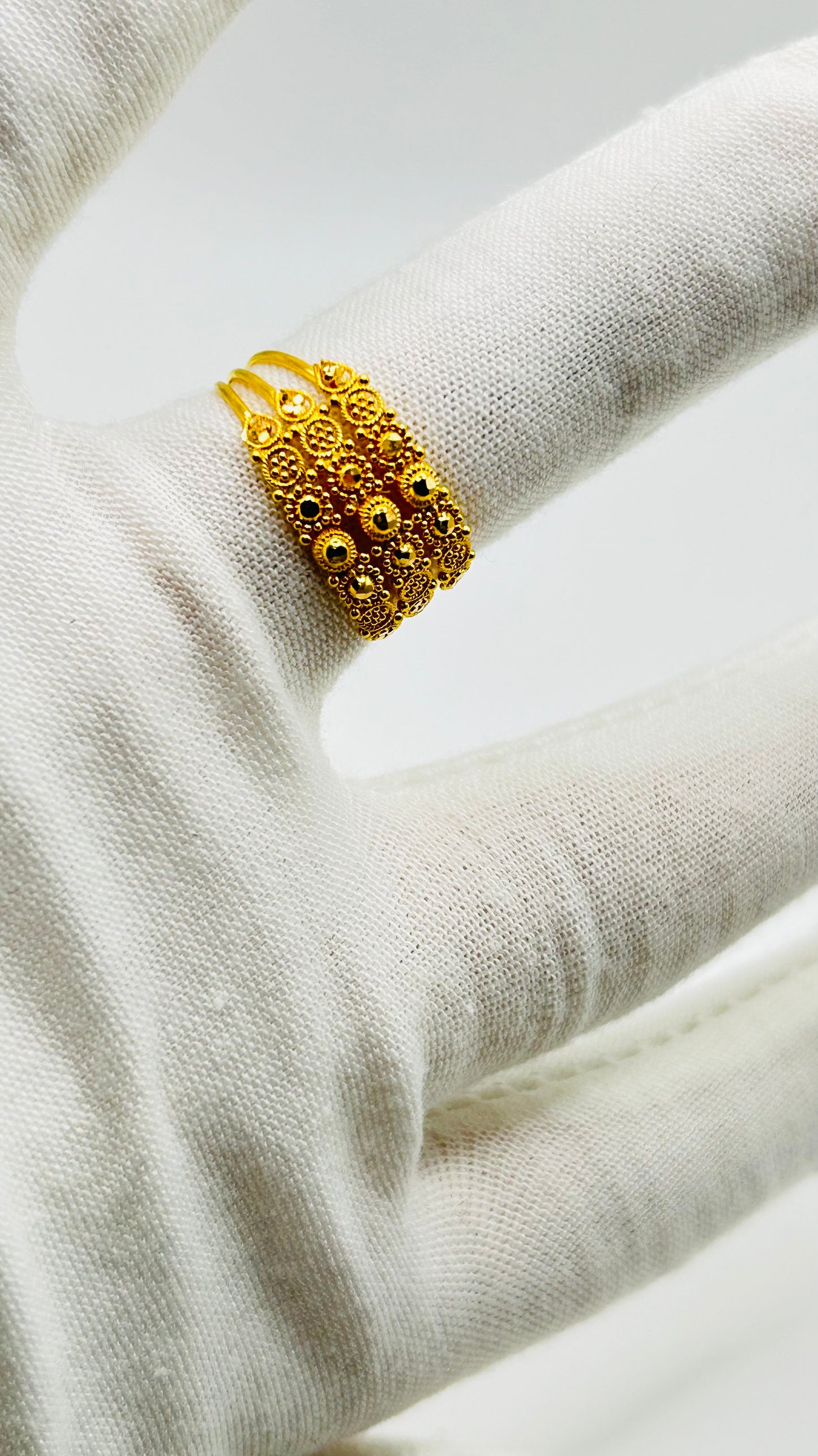 22ct Gold Ring – 3.6g – Size R (Hallmarked)