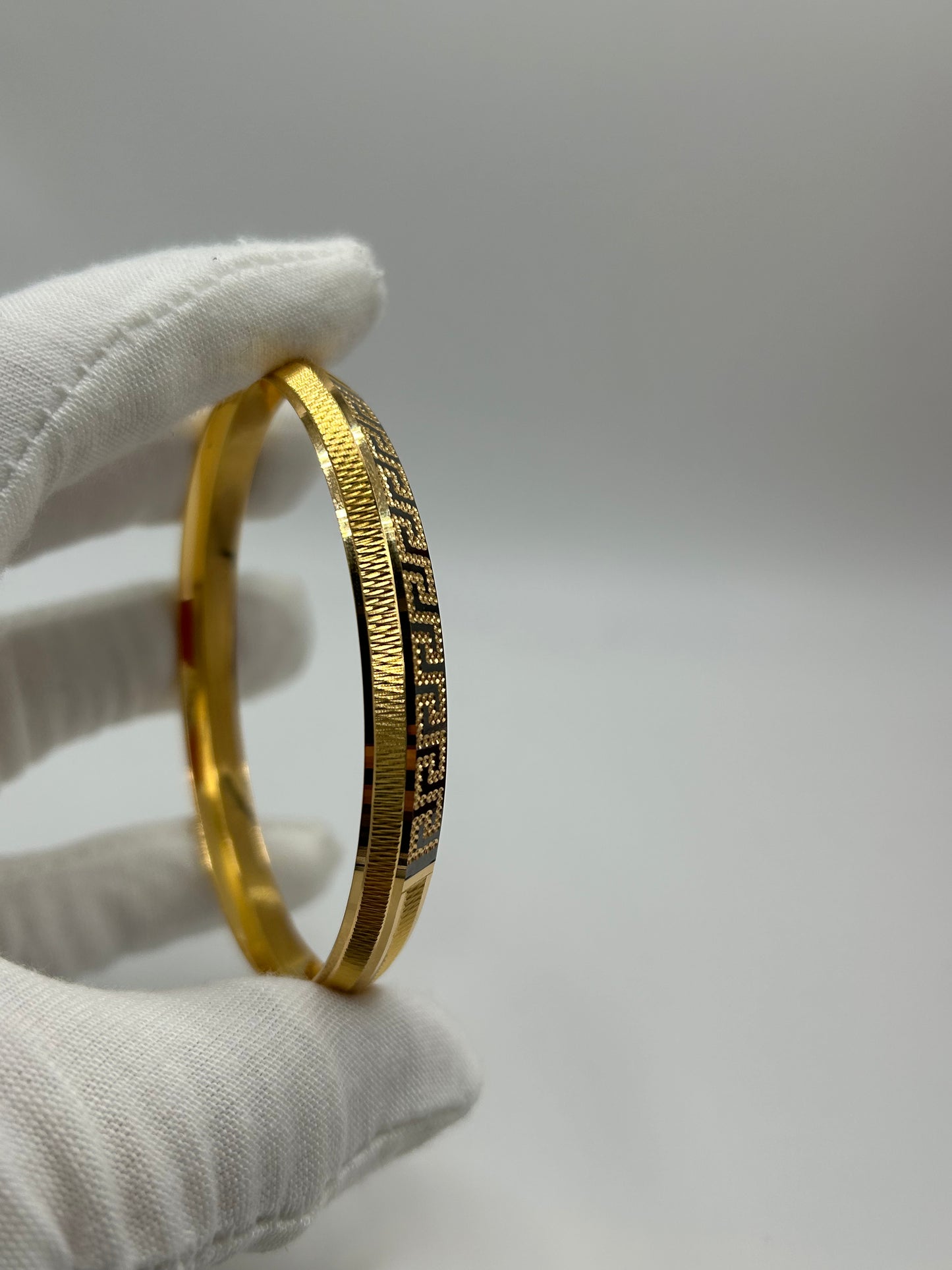 22ct Gold Kara 19.8 grams Hallmarked