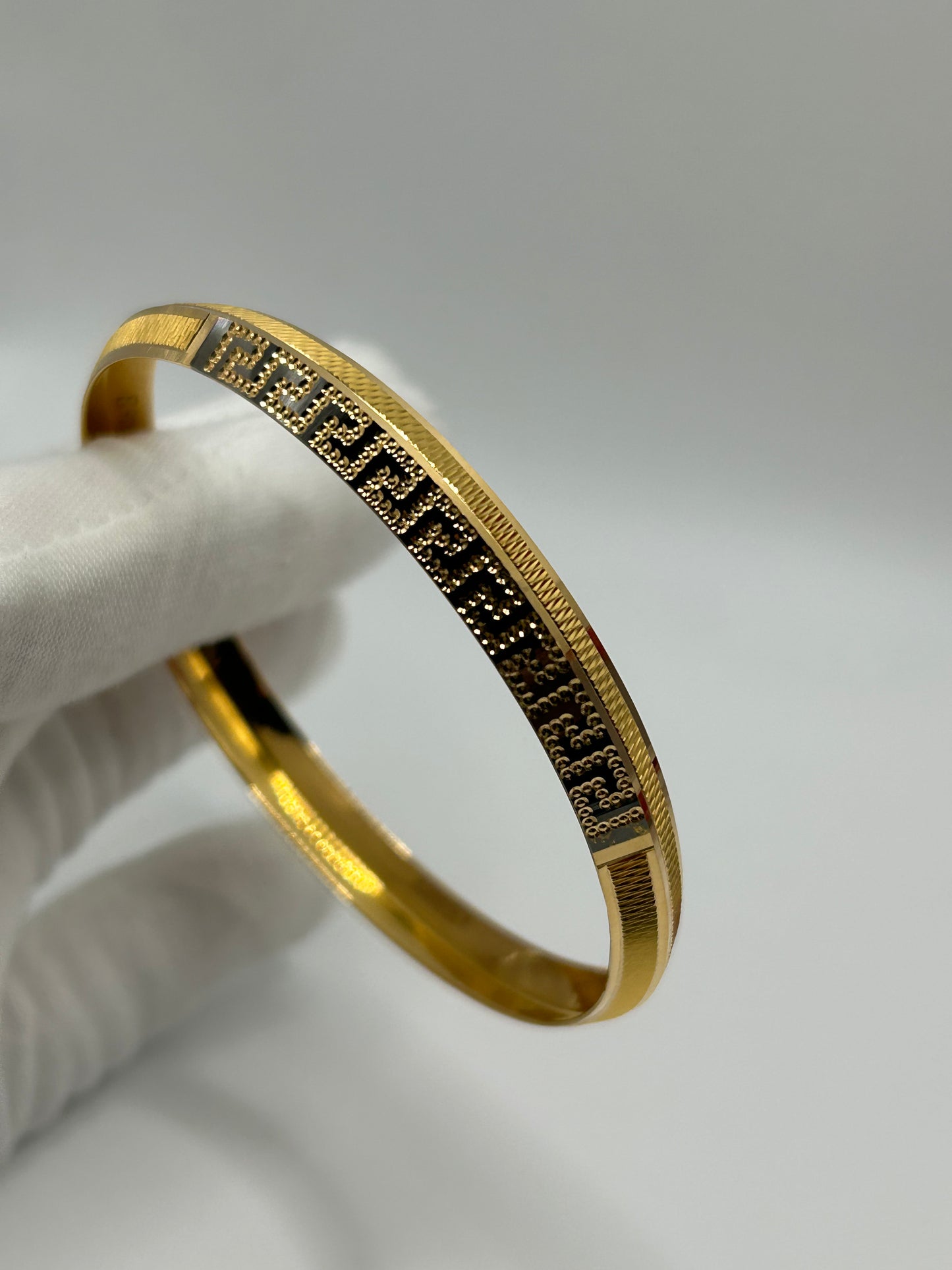 22ct Gold Kara 19.8 grams Hallmarked