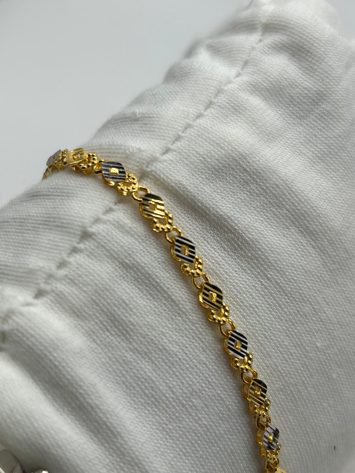 22ct Gold Bracelet 5.8 grams Hallmarked