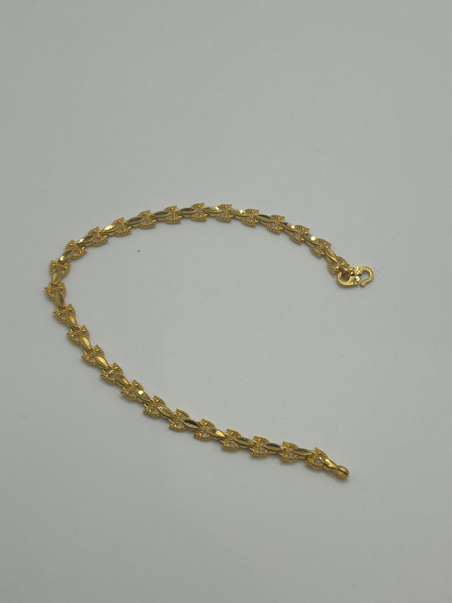 22ct Gold Ladies Bracelet - 8.0 grams Hallmarked