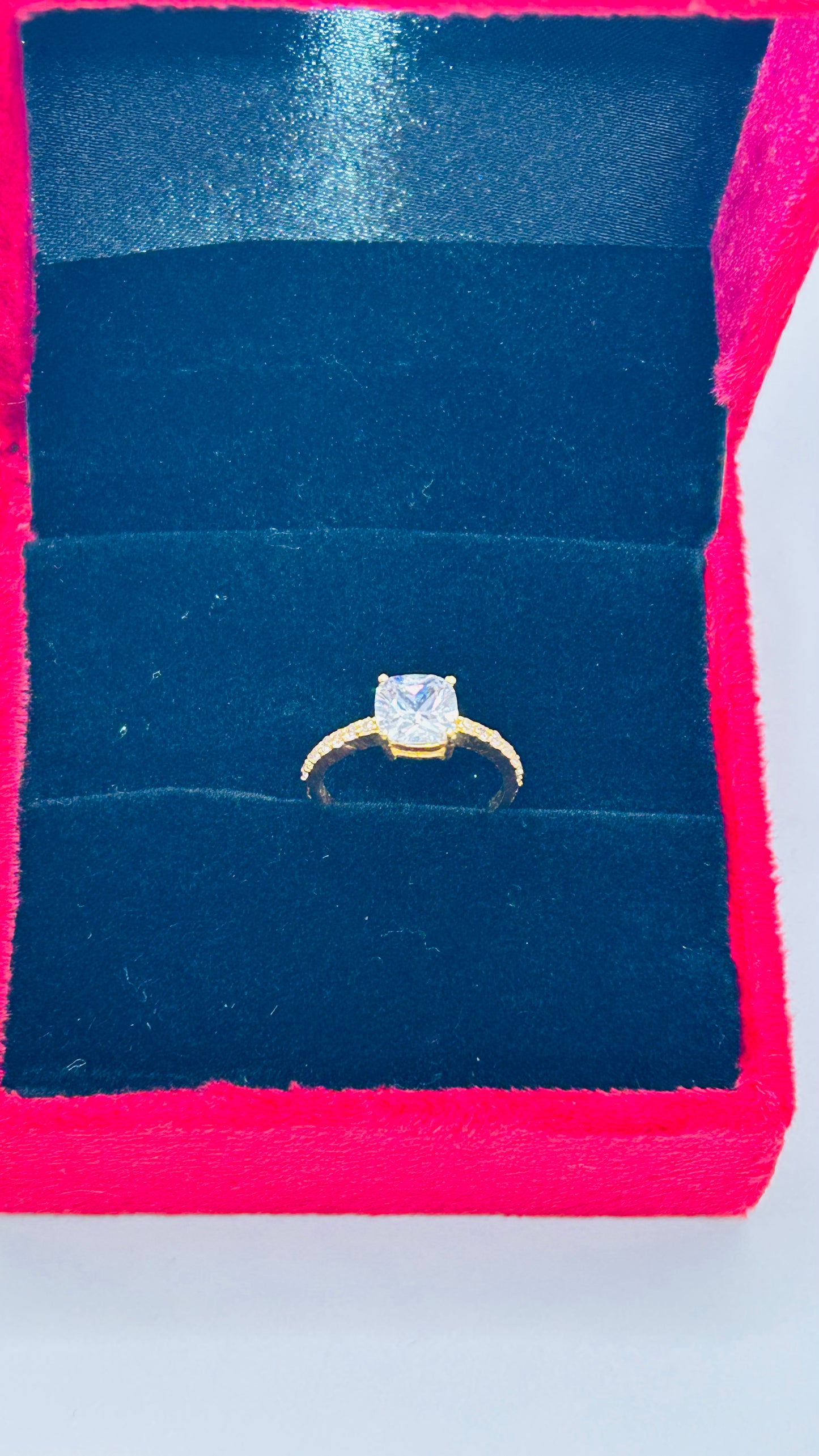 22ct Gold Ladies Ring – 2.6g – Size L (Hallmarked)