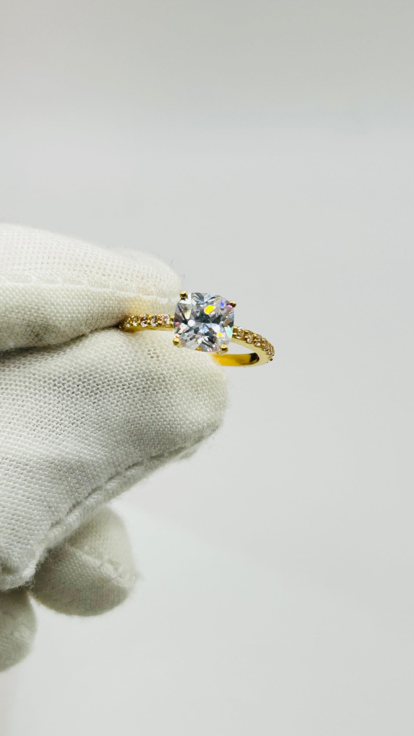 22ct Gold Ladies Ring – 2.6g – Size L (Hallmarked)