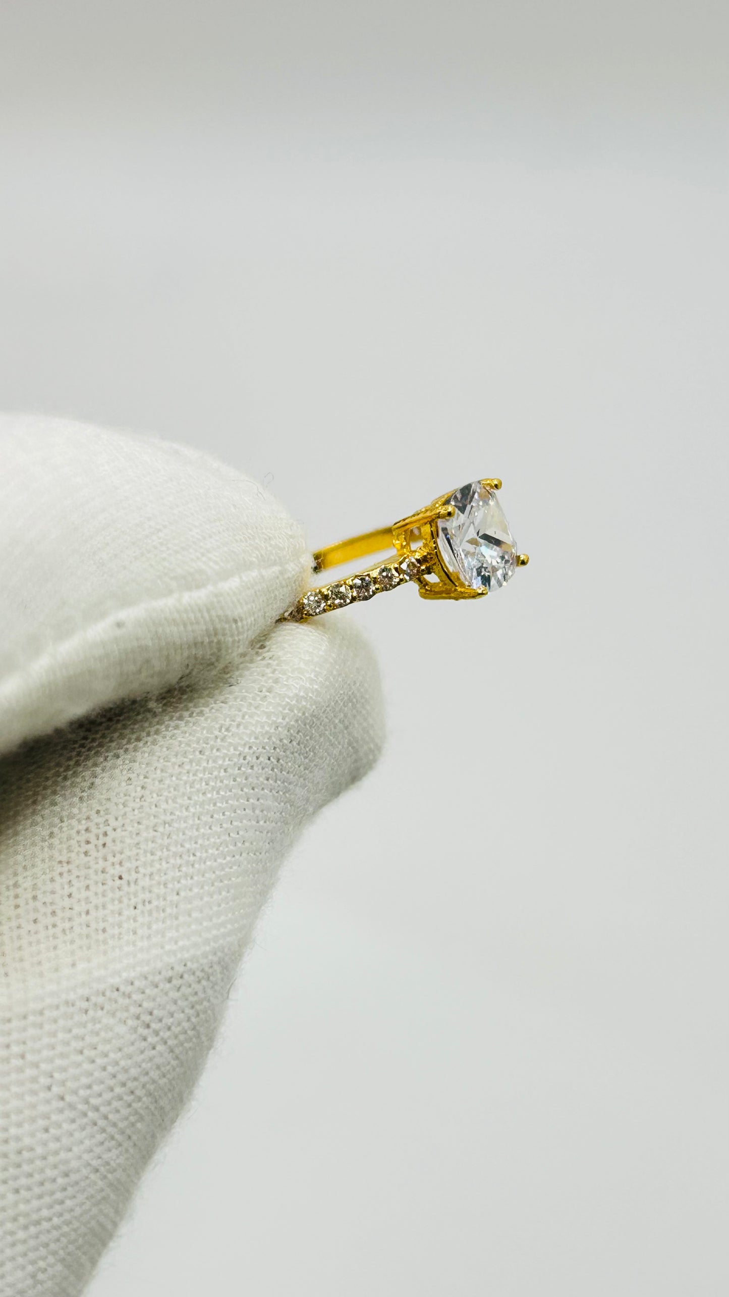 22ct Gold Ladies Ring – 2.6g – Size L (Hallmarked)