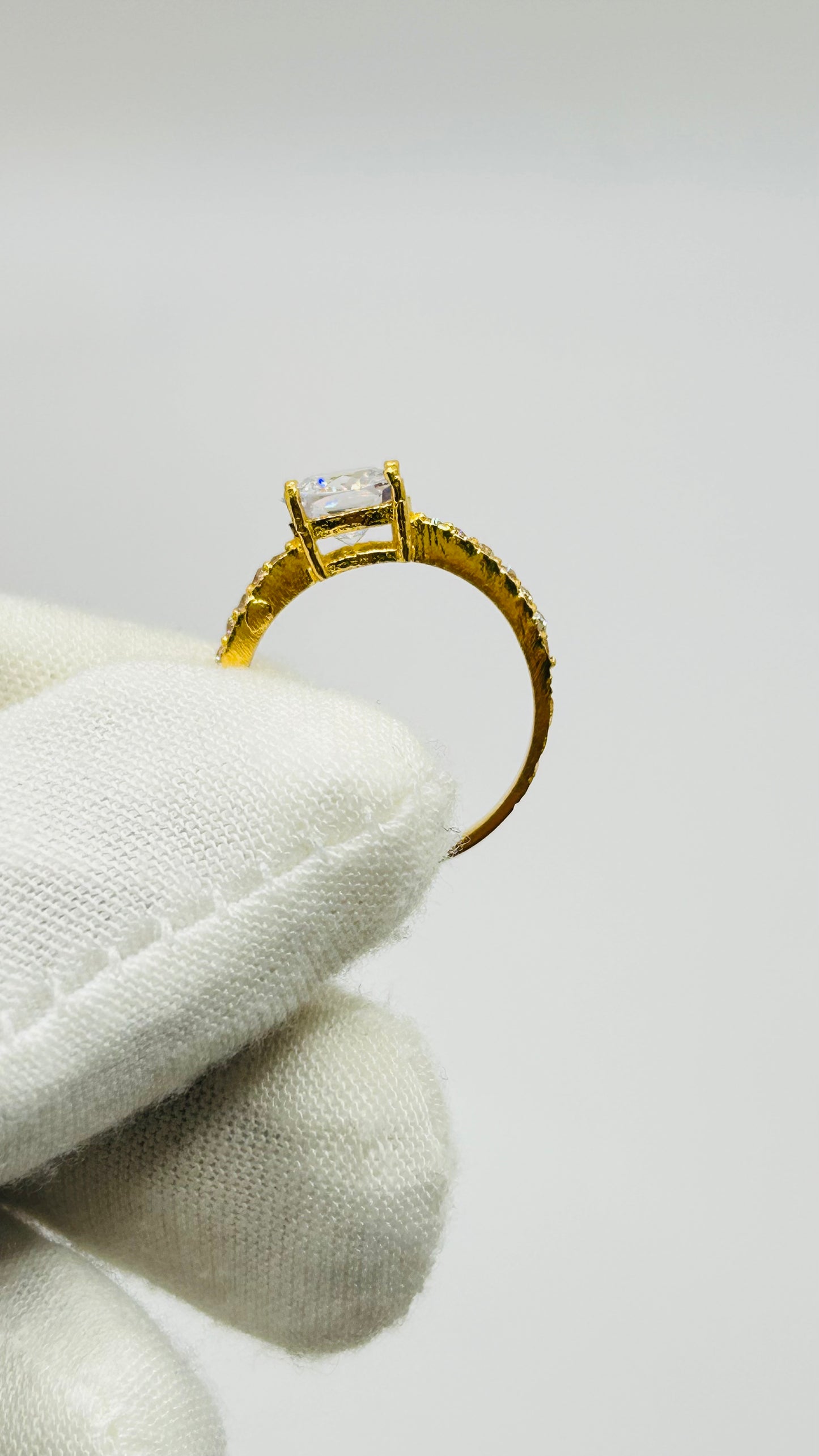 22ct Gold Ladies Ring – 2.6g – Size L (Hallmarked)