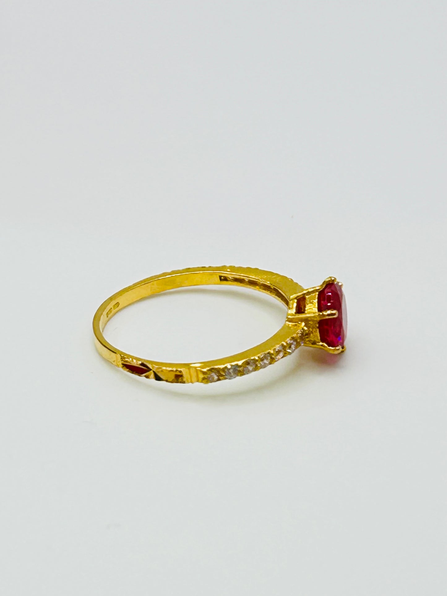 22ct Gold Ladies Ring – 2.2g – Size O (Hallmarked)