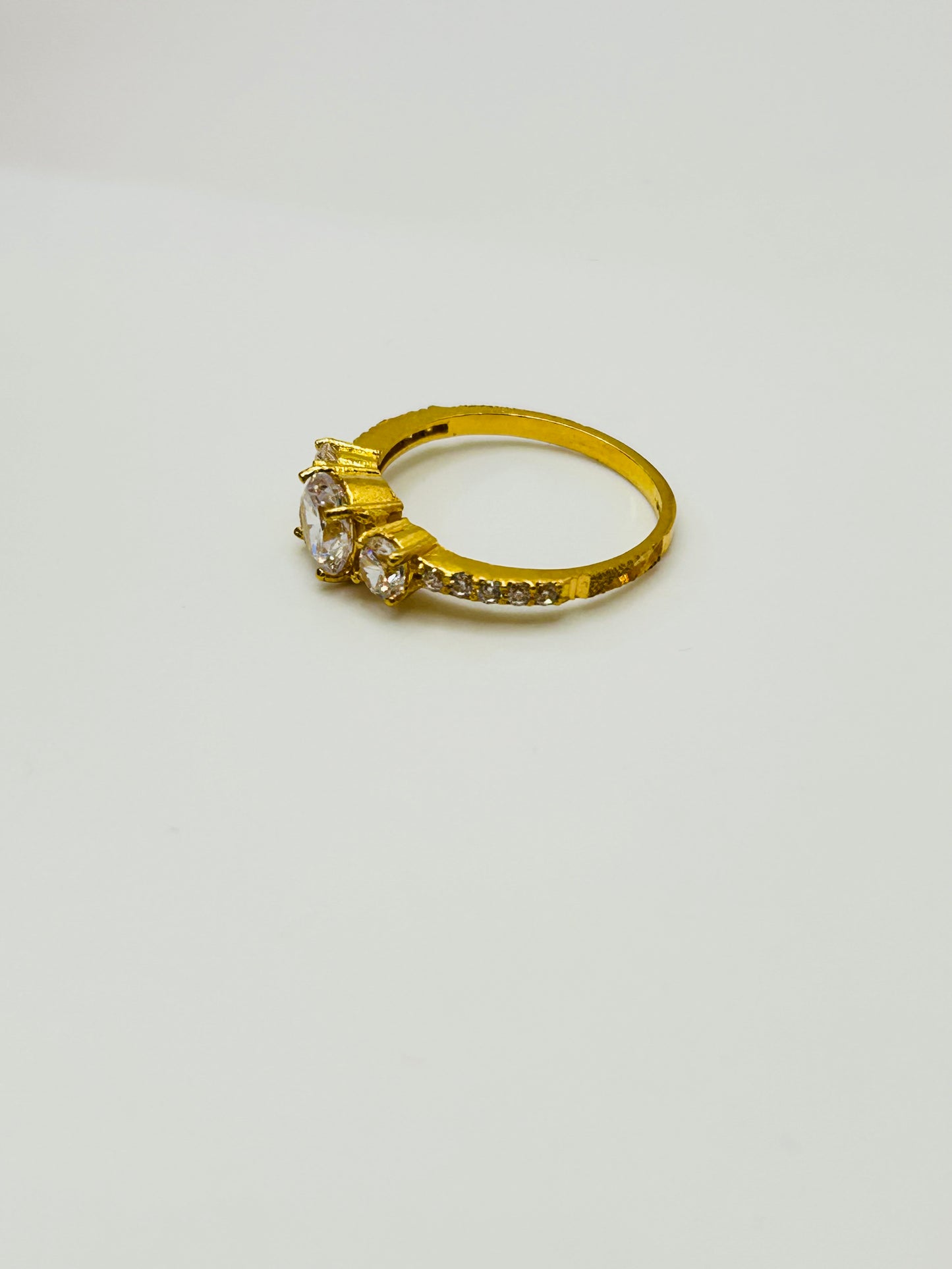 22ct Gold Ladies Ring – 3.0g – Size M (Hallmarked)