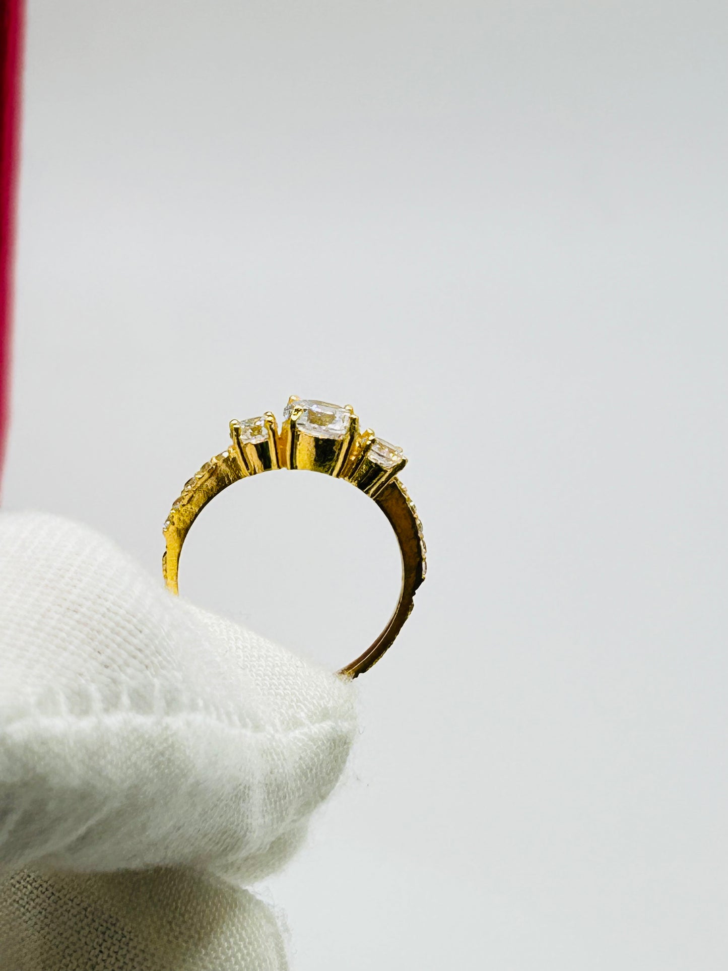 22ct Gold Ladies Ring – 3.0g – Size M (Hallmarked)