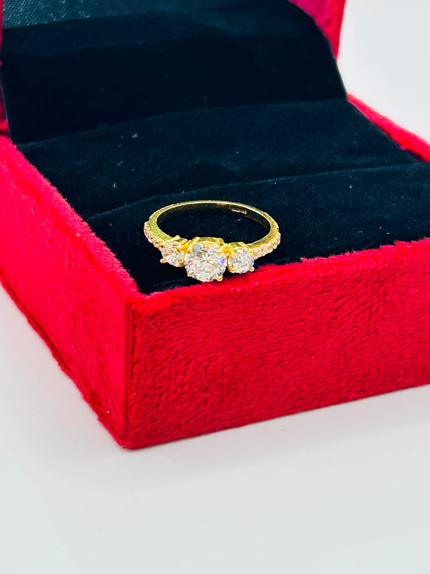 22ct Gold Ladies Ring – 3.0g – Size M (Hallmarked)
