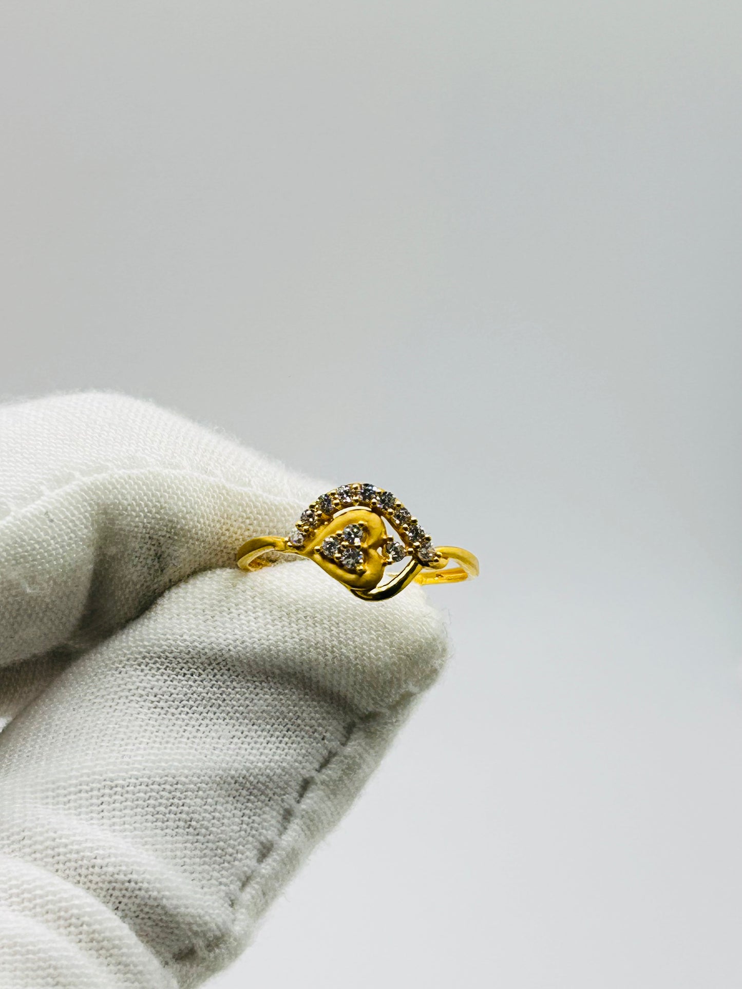 22ct Gold Ladies Ring – 1.6g – Size N (Hallmarked)