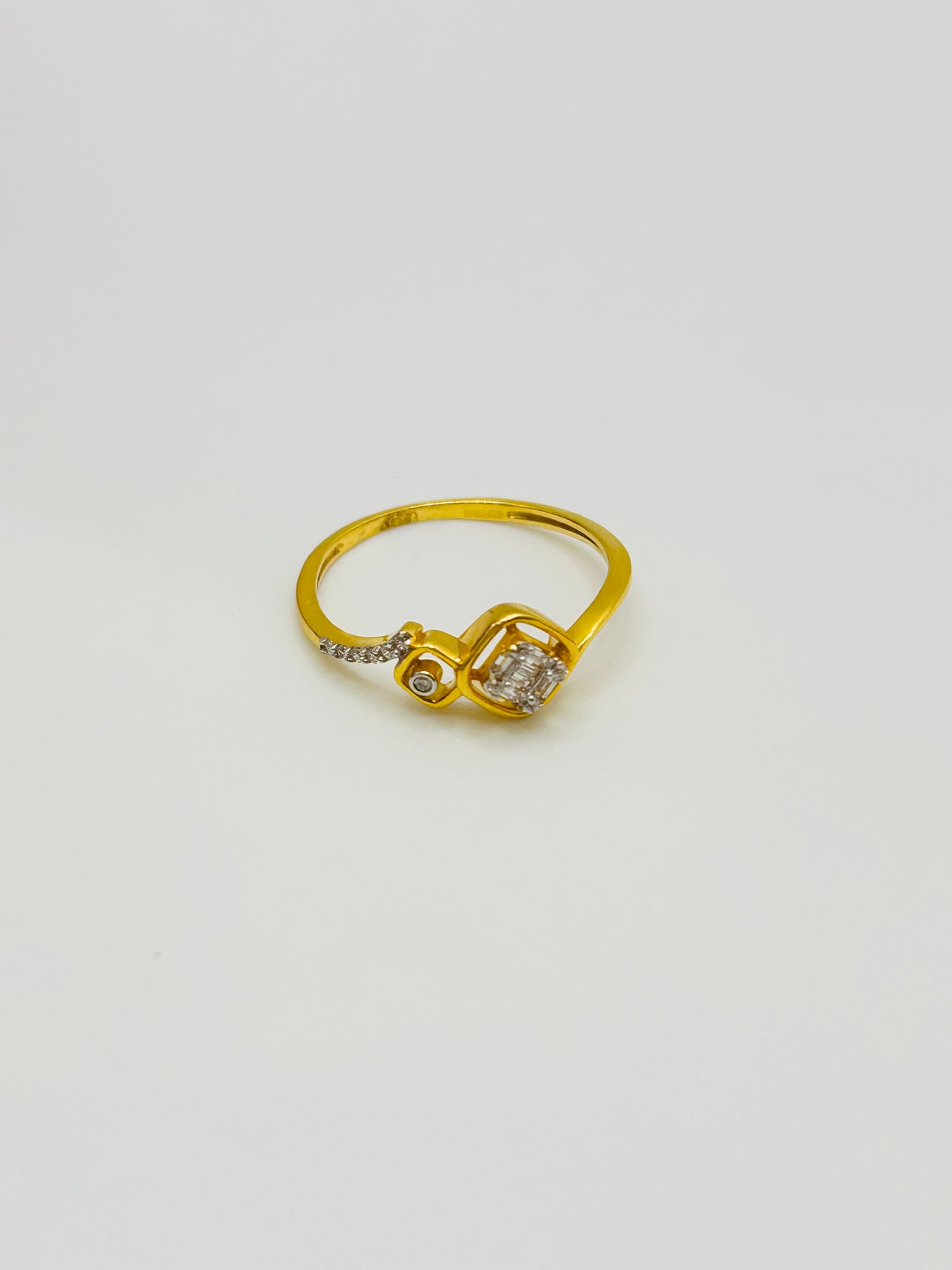 22ct Gold Ladies Ring – 2.3g – Size P (Hallmarked)