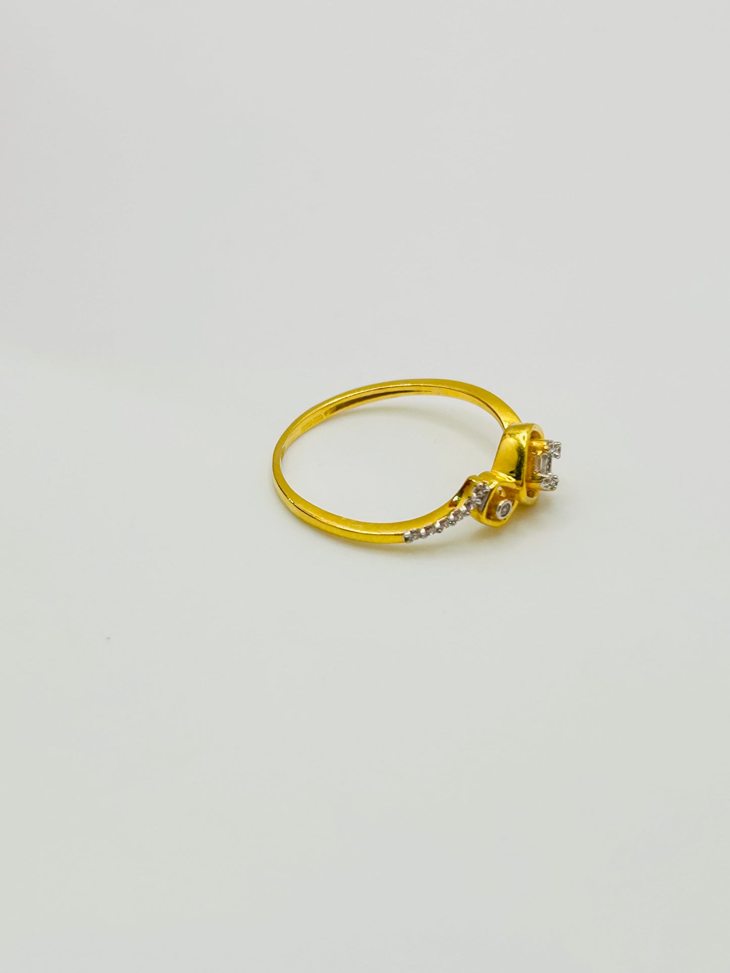 22ct Gold Ladies Ring – 2.3g – Size P (Hallmarked)