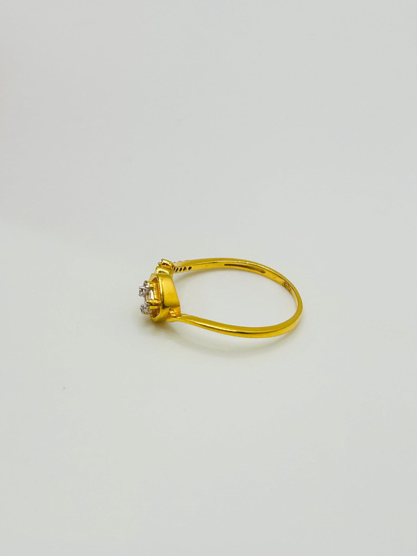 22ct Gold Ladies Ring – 2.3g – Size P (Hallmarked)