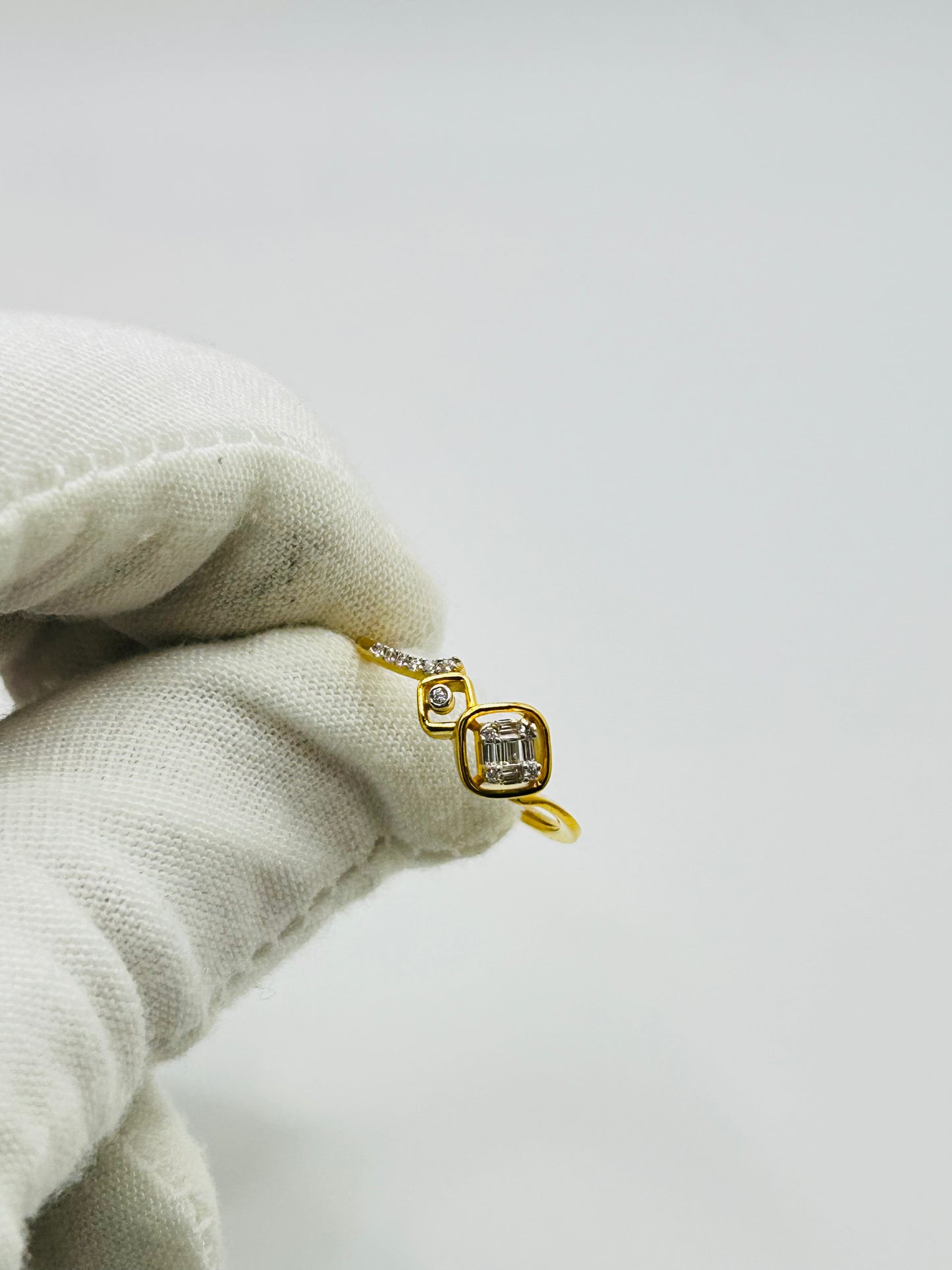 22ct Gold Ladies Ring – 2.3g – Size P (Hallmarked)
