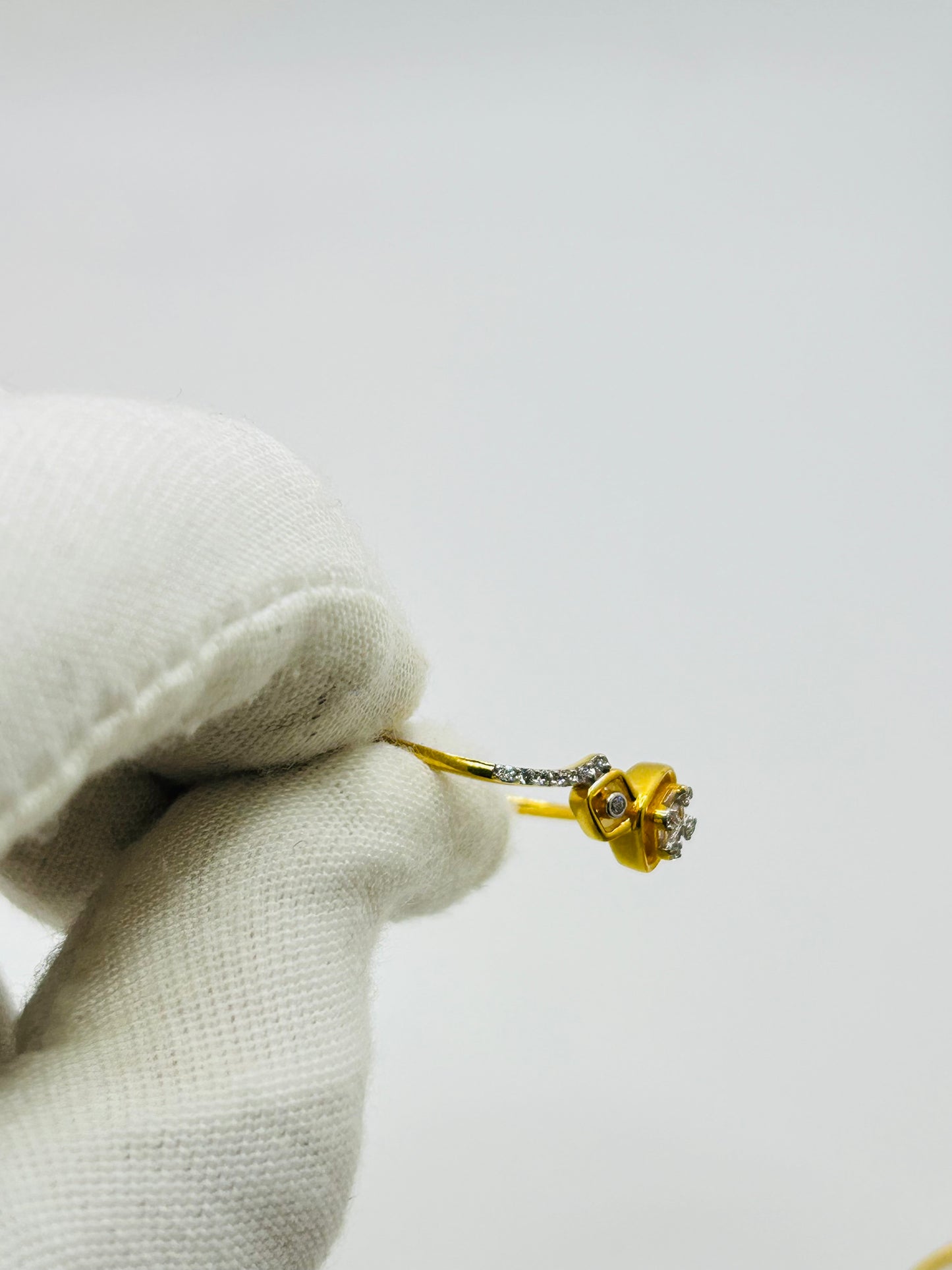22ct Gold Ladies Ring – 2.3g – Size P (Hallmarked)