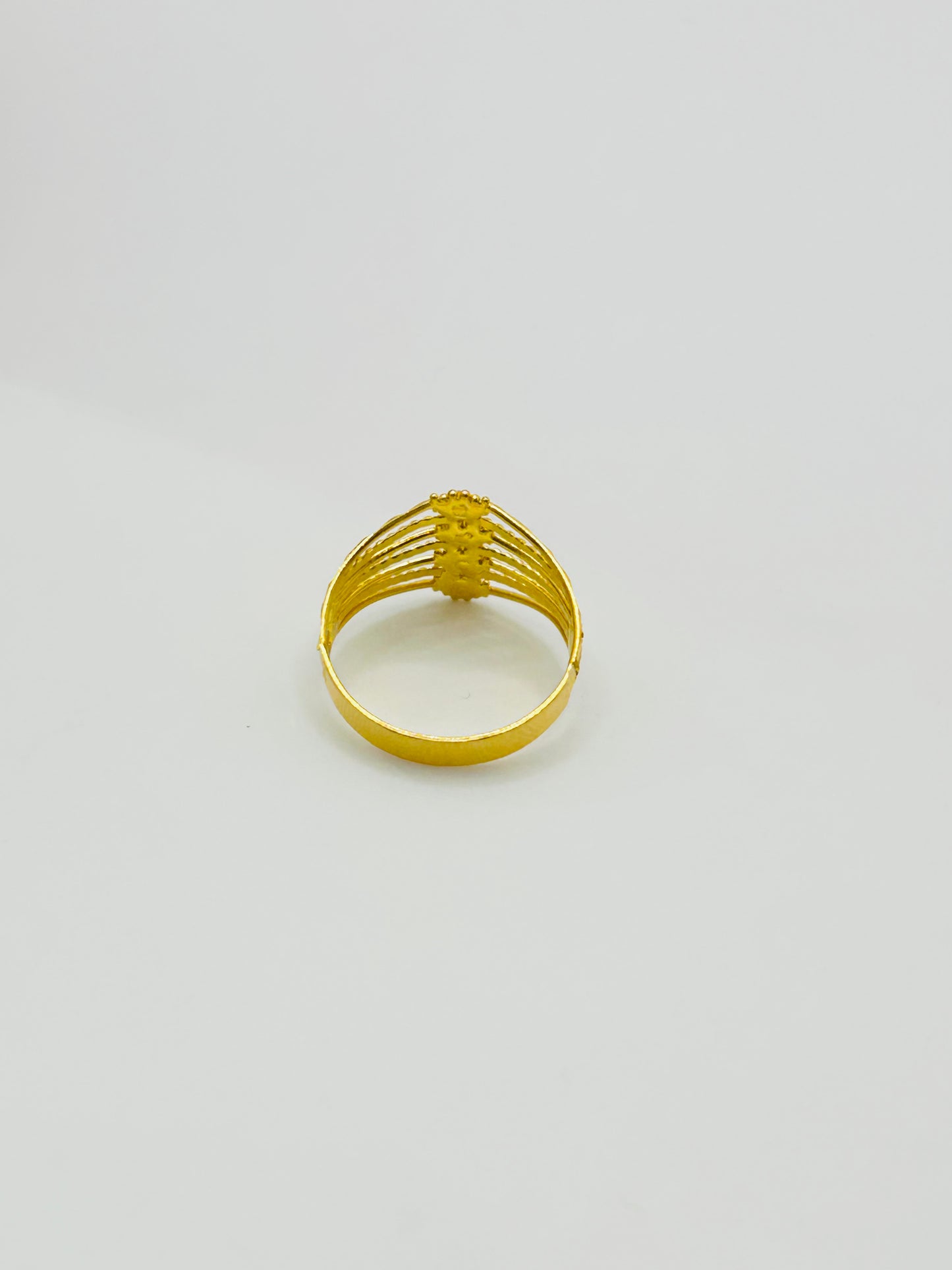 22ct Gold Ladies Ring – 2.4g – Size M (Hallmarked)
