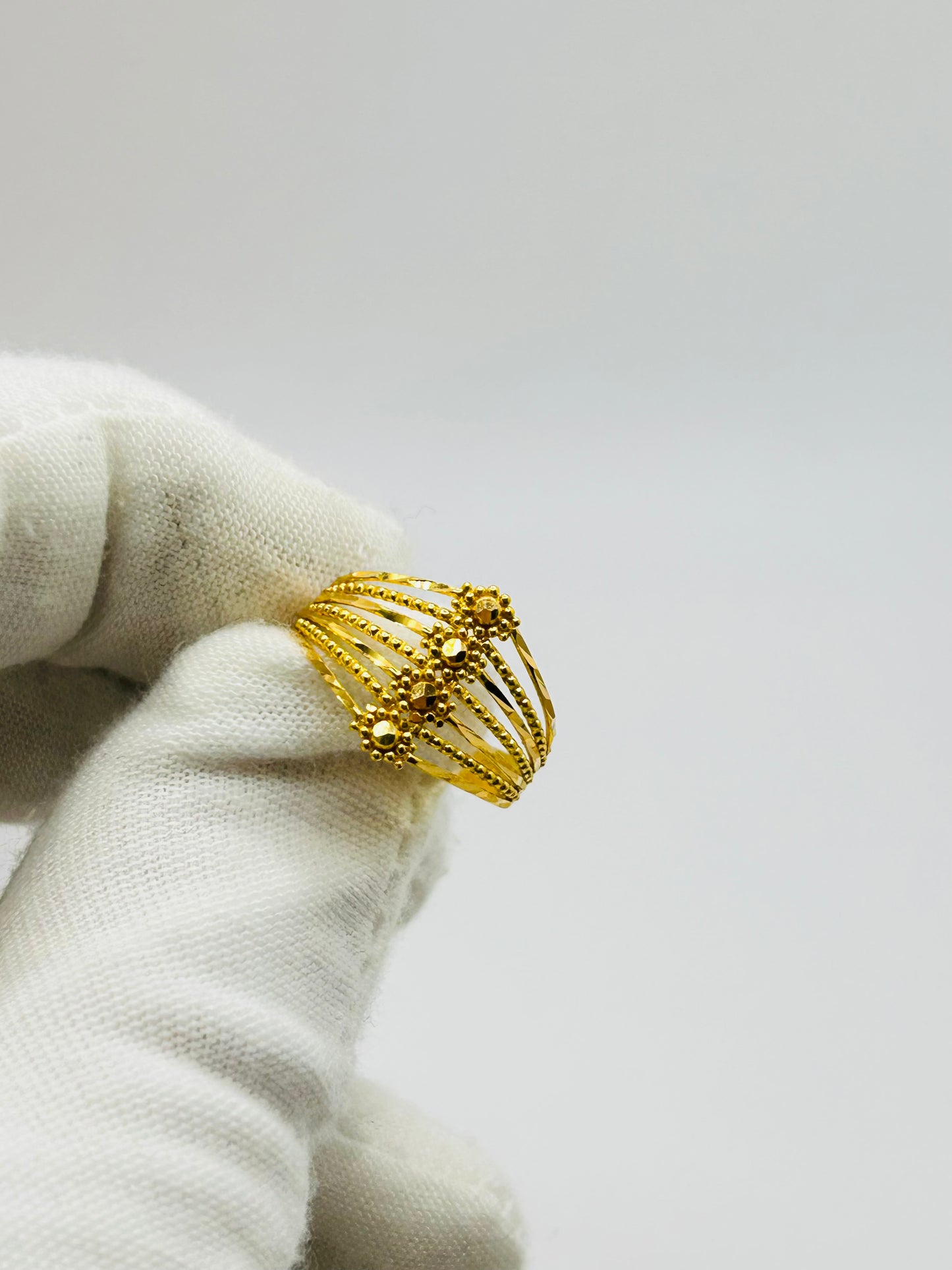 22ct Gold Ladies Ring – 2.4g – Size M (Hallmarked)