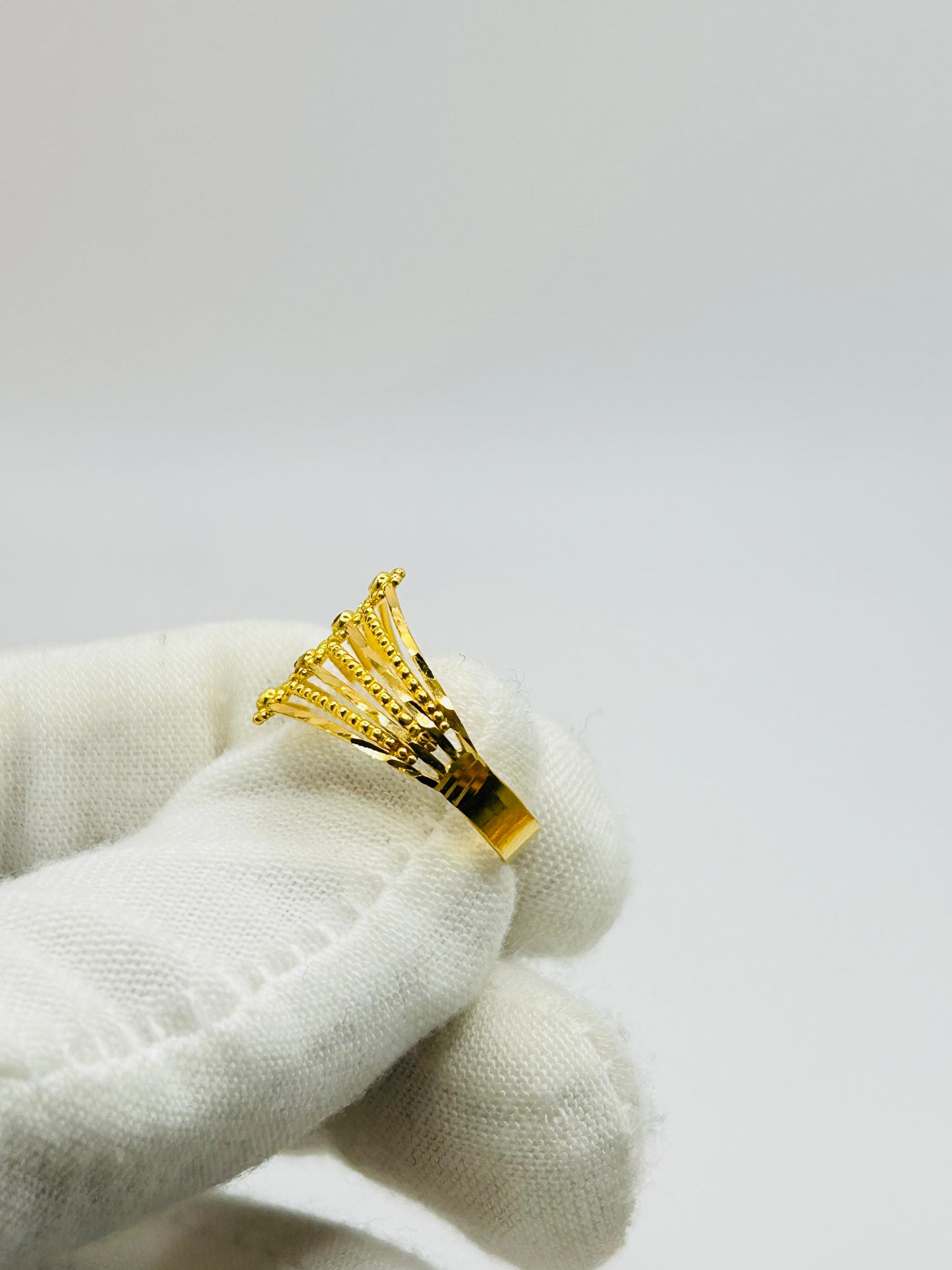 22ct Gold Ladies Ring – 2.4g – Size M (Hallmarked)