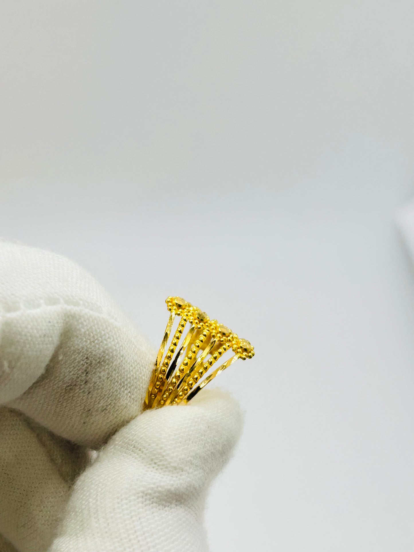22ct Gold Ladies Ring – 2.4g – Size M (Hallmarked)