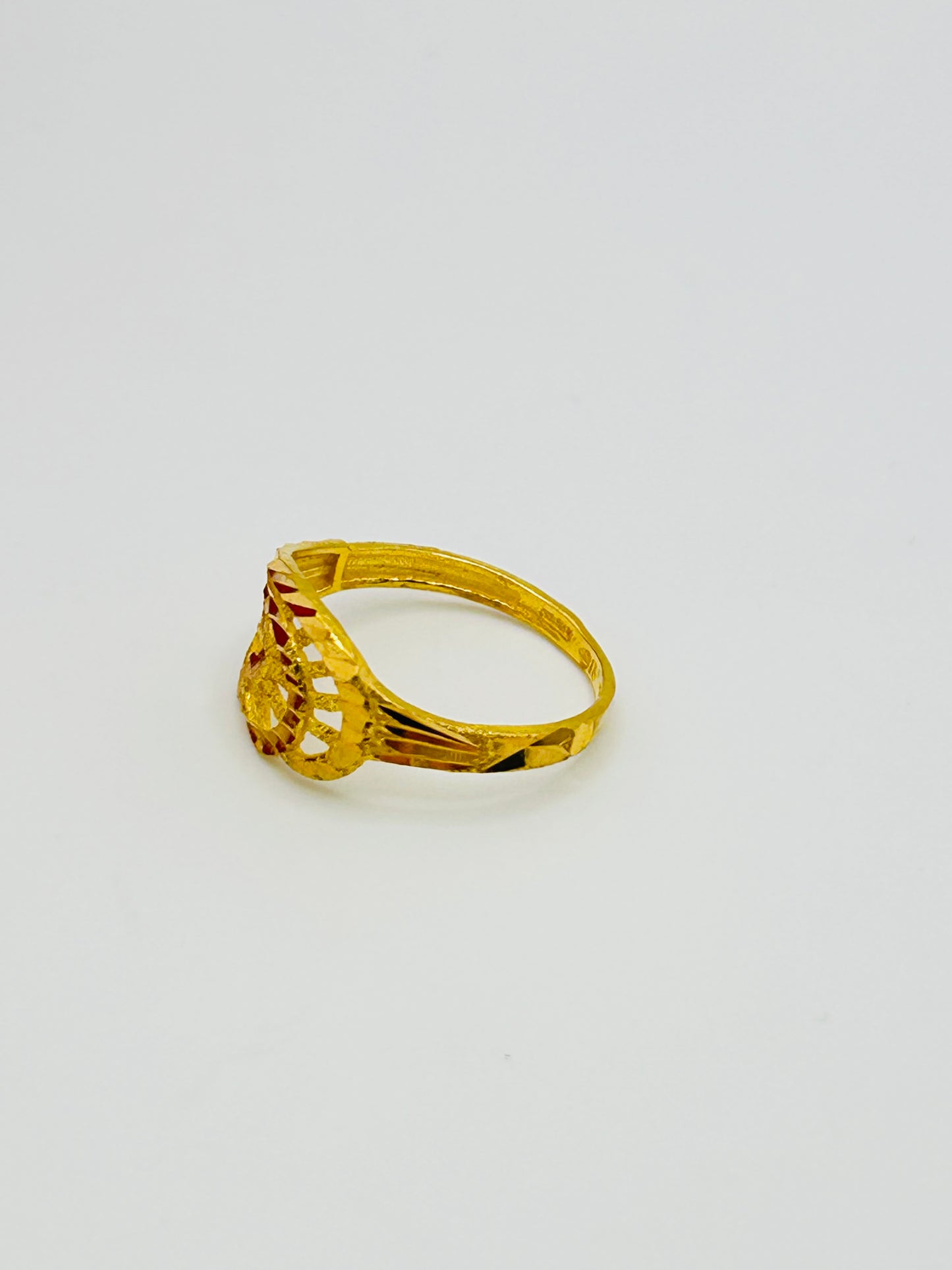 22ct Gold Ladies Ring – 2.1g – Size O (Hallmarked)