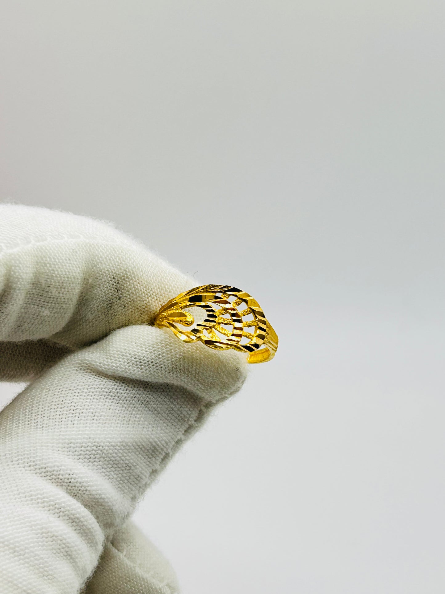 22ct Gold Ladies Ring – 2.1g – Size O (Hallmarked)