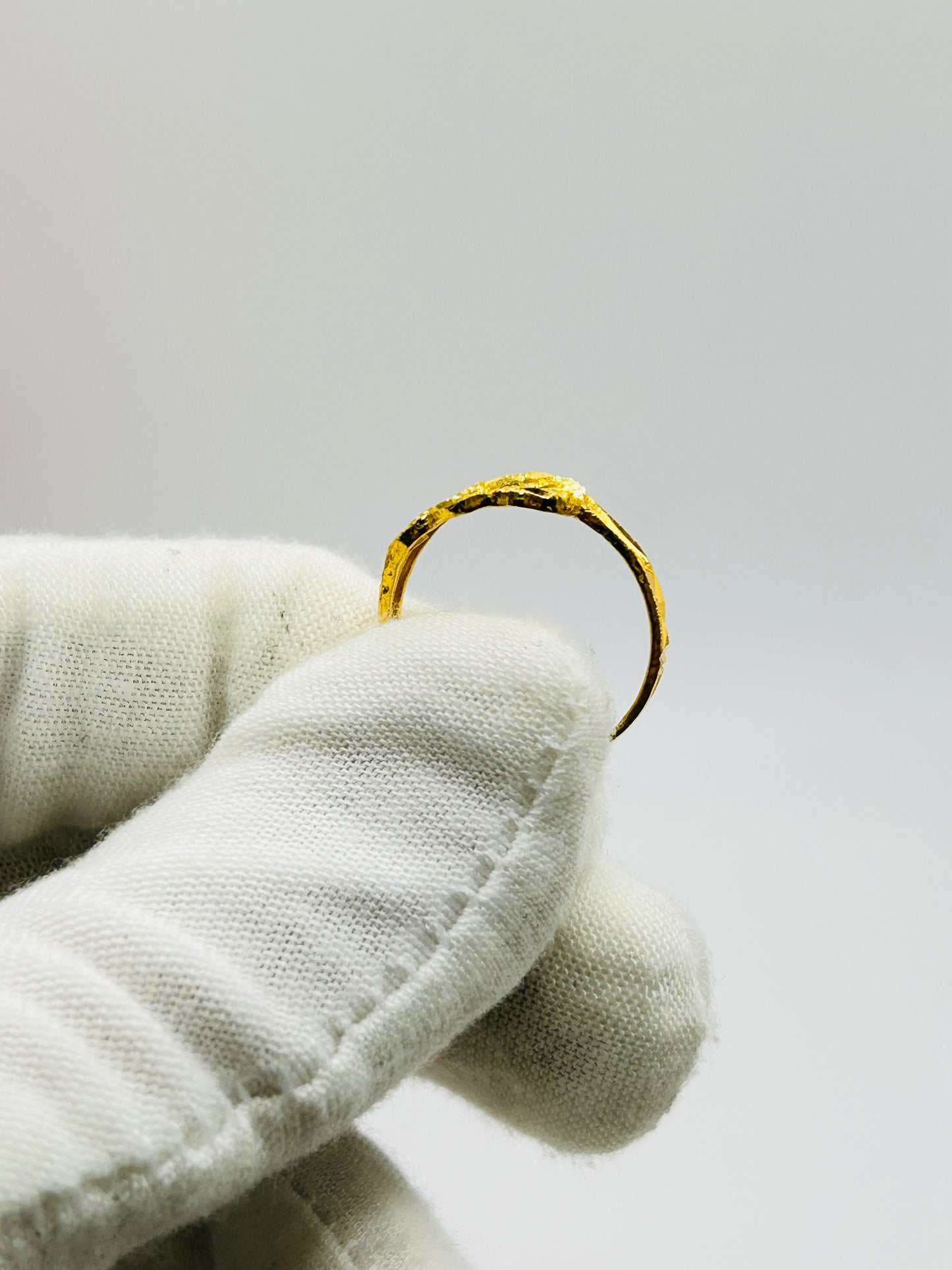 22ct Gold Ladies Ring – 2.1g – Size O (Hallmarked)