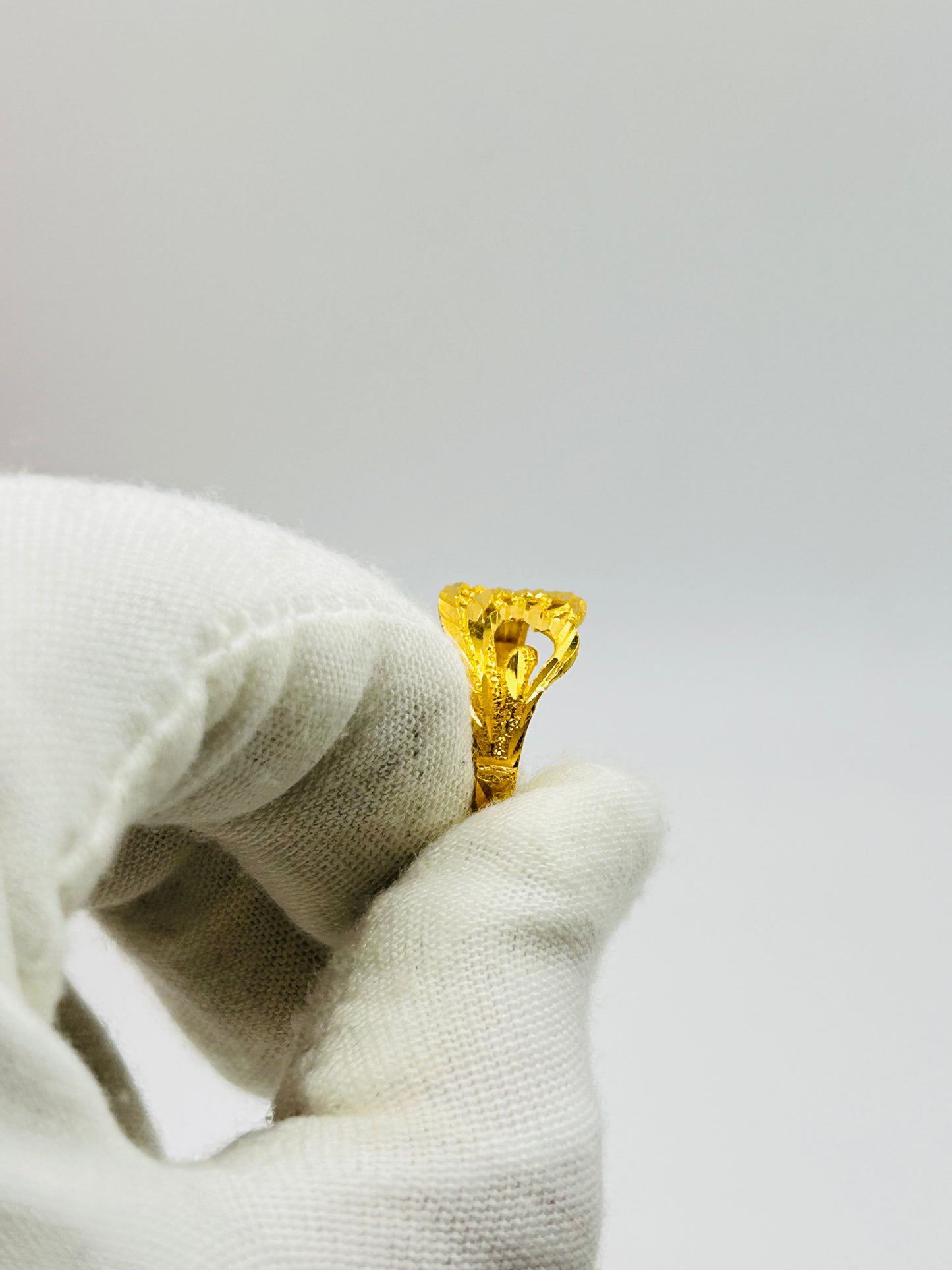 22ct Gold Ladies Ring – 2.1g – Size O (Hallmarked)
