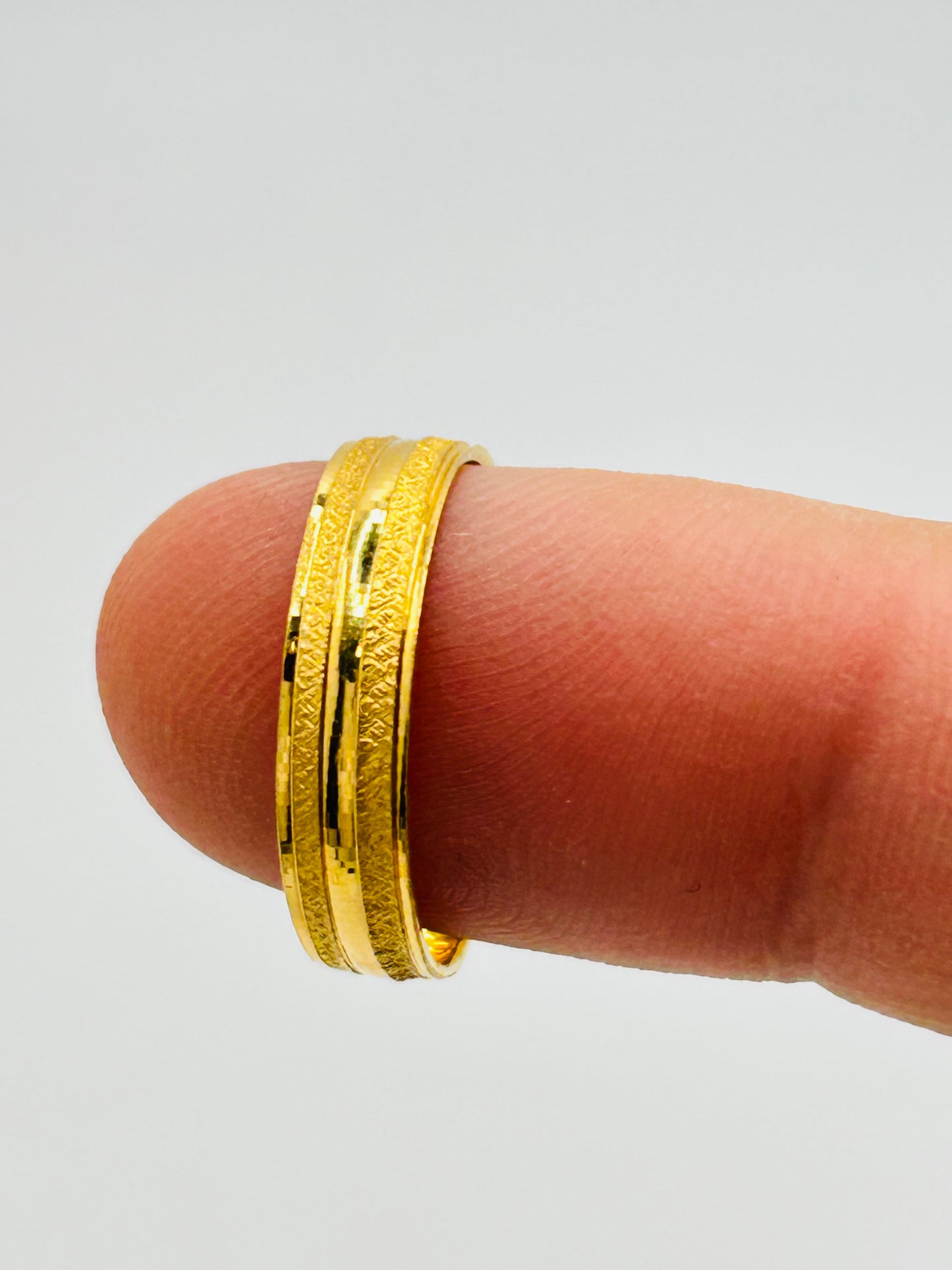 22ct Gold Ladies Band – 2.4g – Size L (Hallmarked)