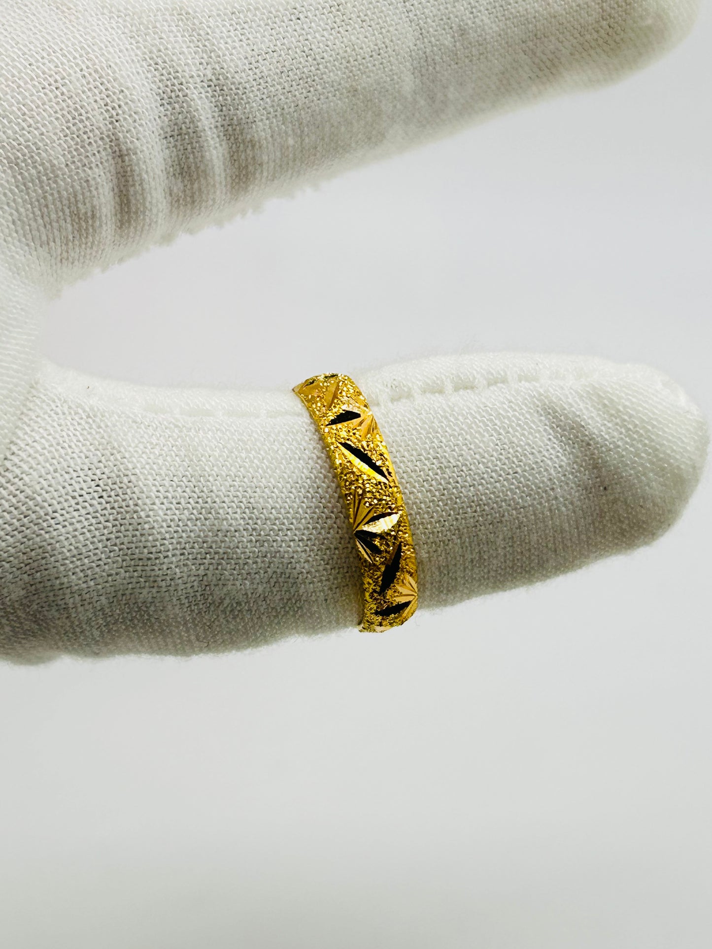 22ct Gold Ladies Band – 3.7g – Size P½ (Hallmarked)