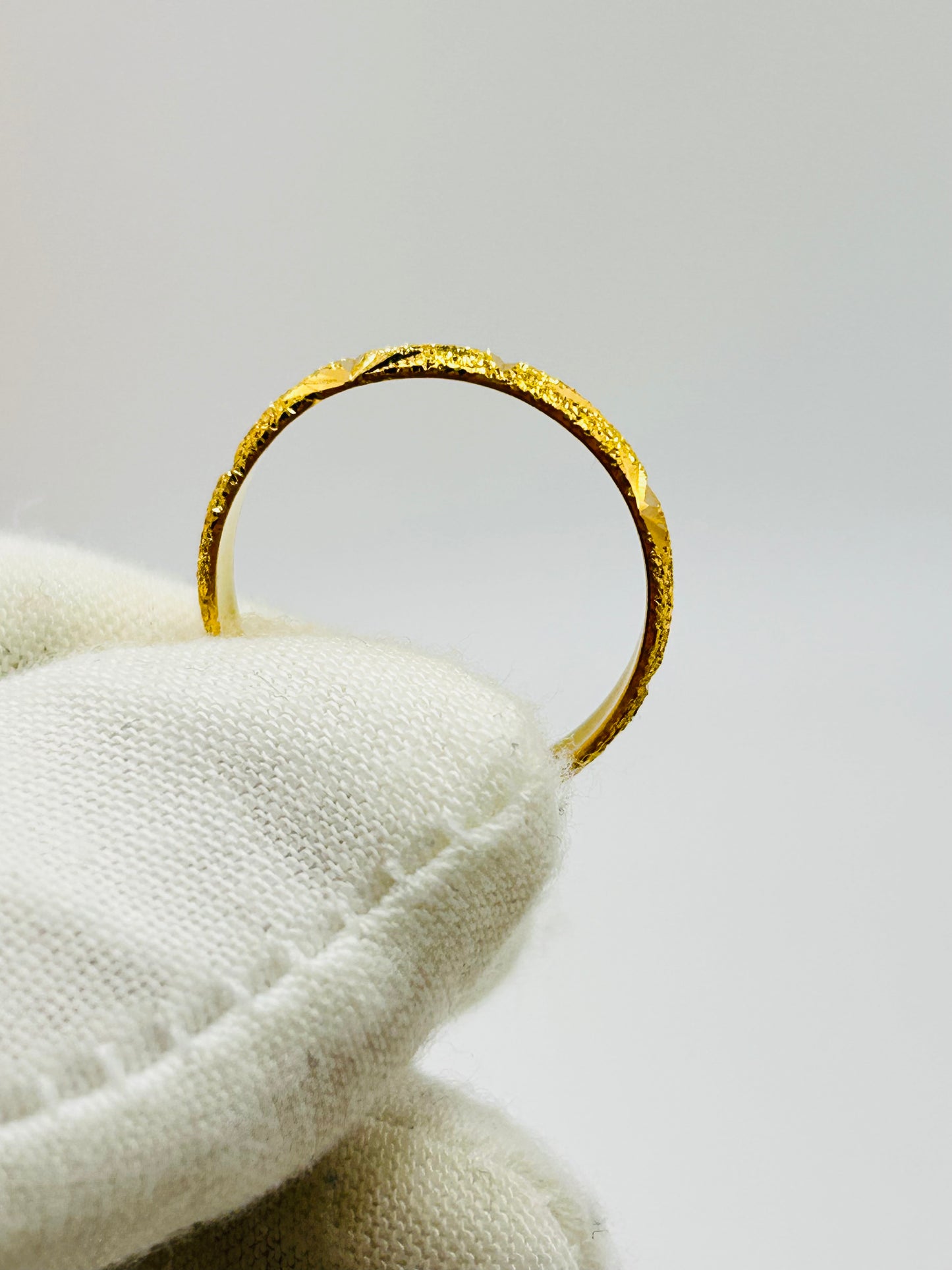 22ct Gold Ladies Band – 3.7g – Size P½ (Hallmarked)
