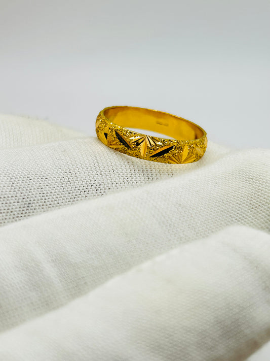 22ct Gold Ladies Band – 3.7g – Size P½ (Hallmarked)