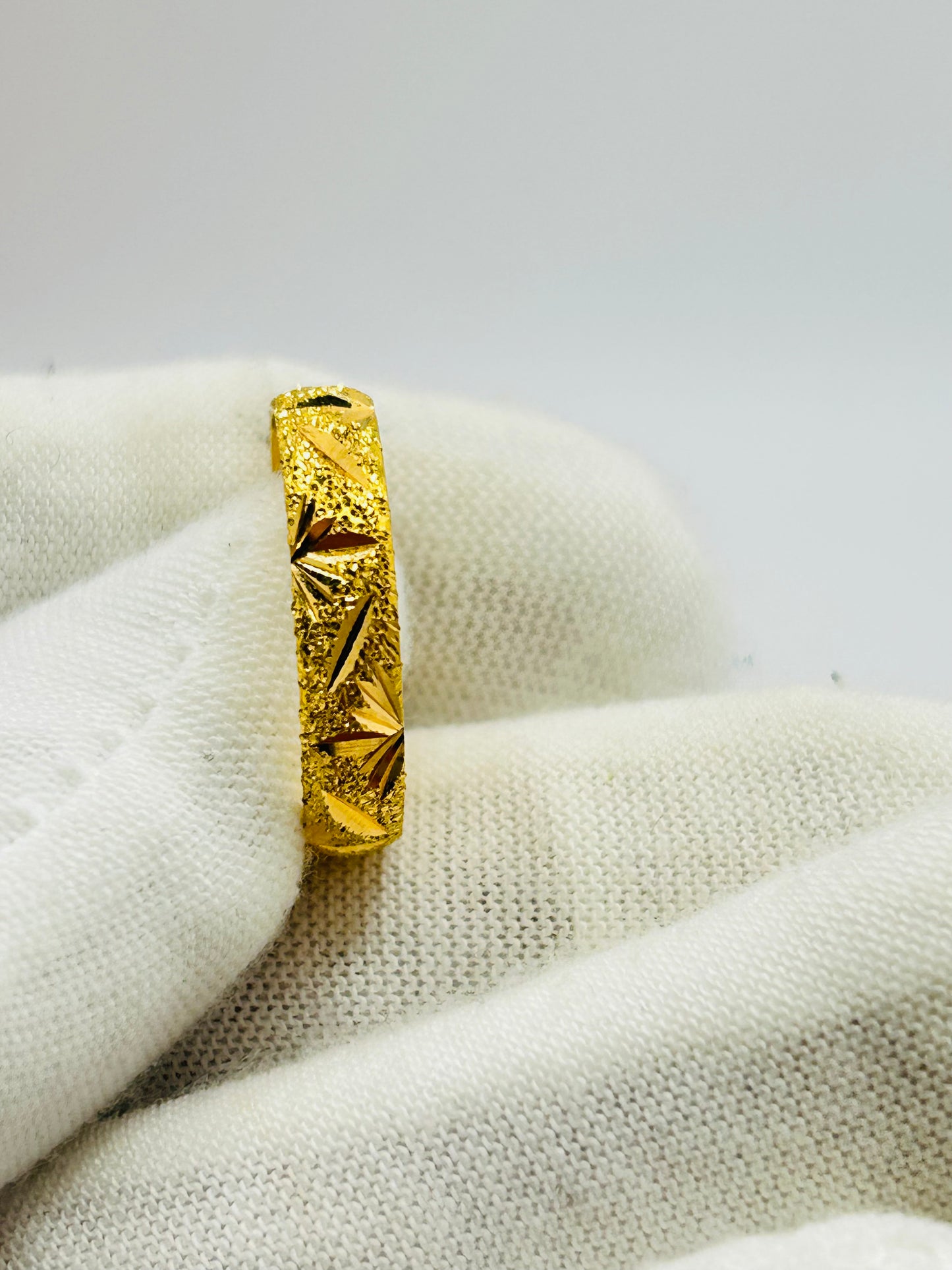 22ct Gold Ladies Band – 3.7g – Size P½ (Hallmarked)