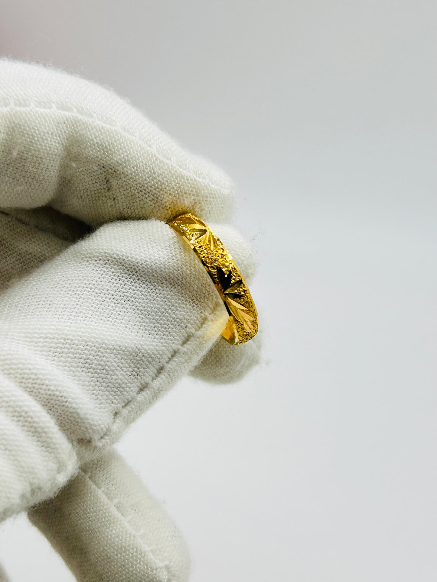 22ct Gold Ladies Band – 3.5g – Size N (Hallmarked)