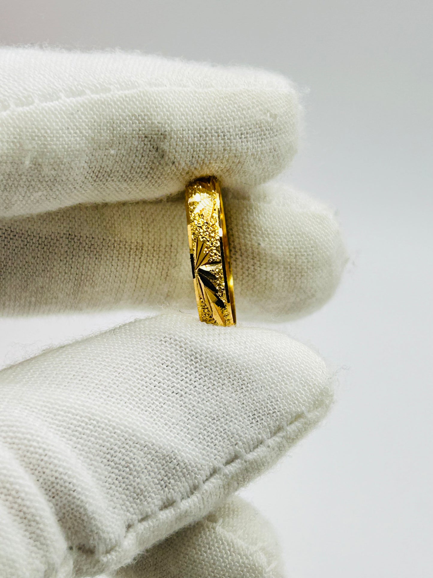 22ct Gold Ladies Band – 3.5g – Size N (Hallmarked)