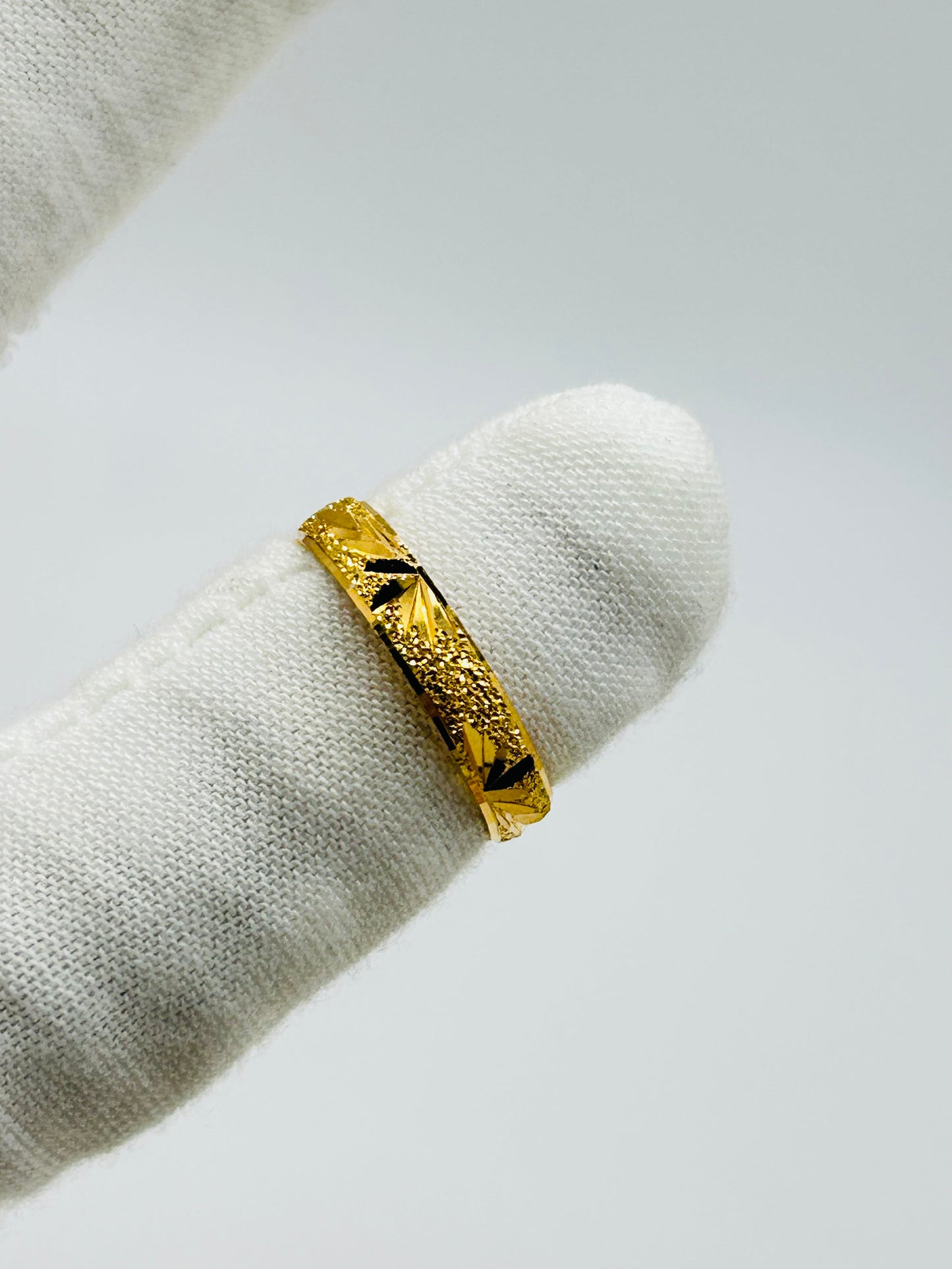 22ct Gold Ladies Band – 3.5g – Size N (Hallmarked)