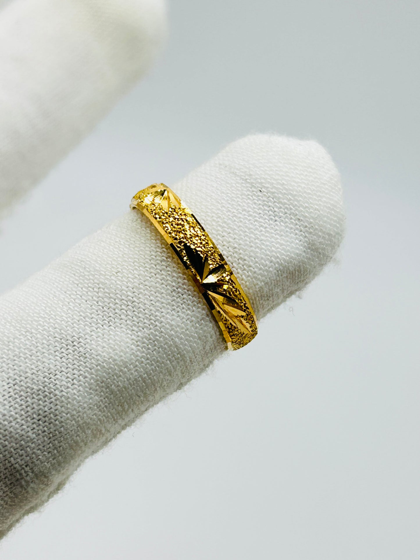 22ct Gold Ladies Band – 3.5g – Size N (Hallmarked)