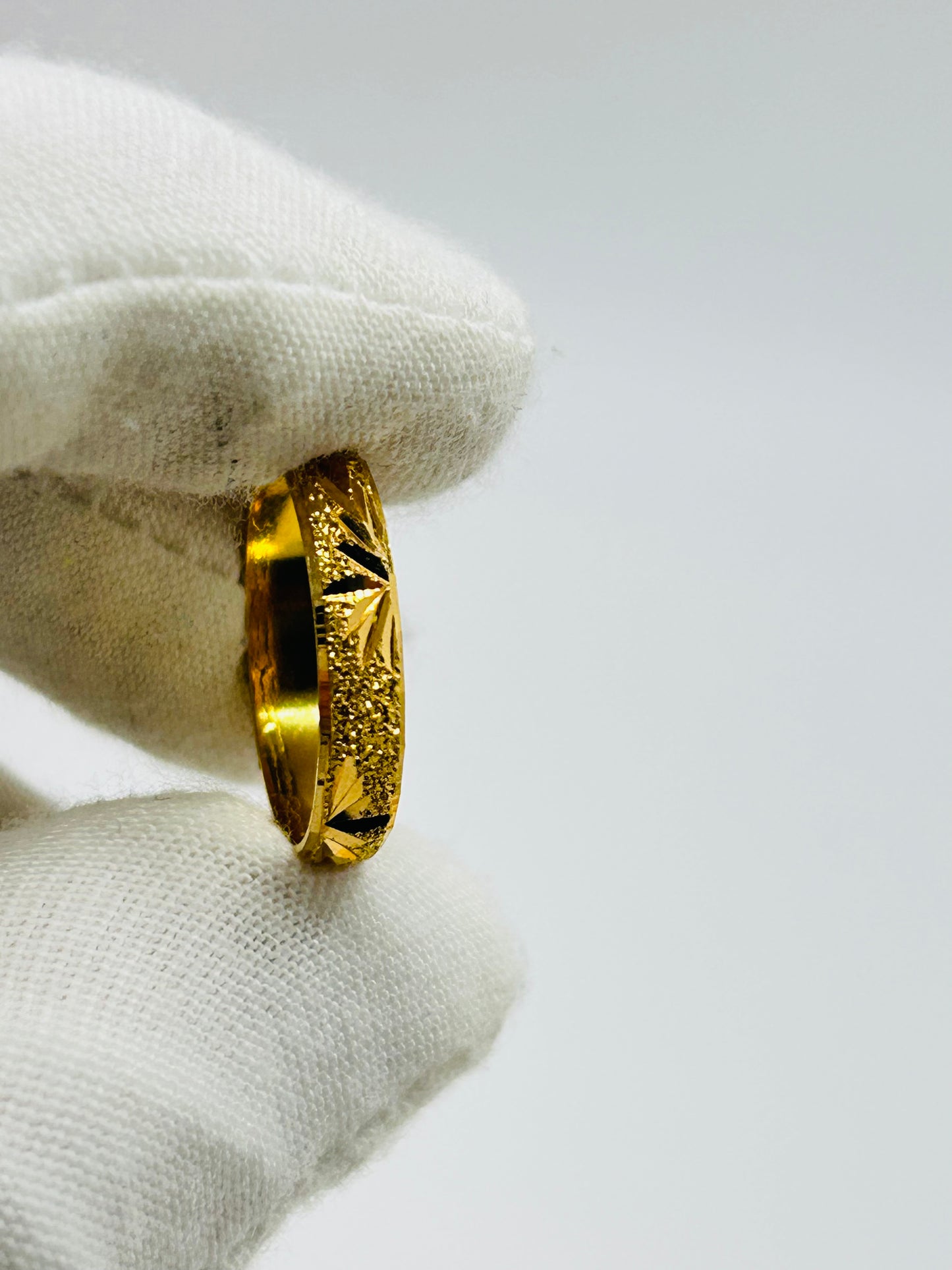 22ct Gold Ladies Band – 3.5g – Size N (Hallmarked)