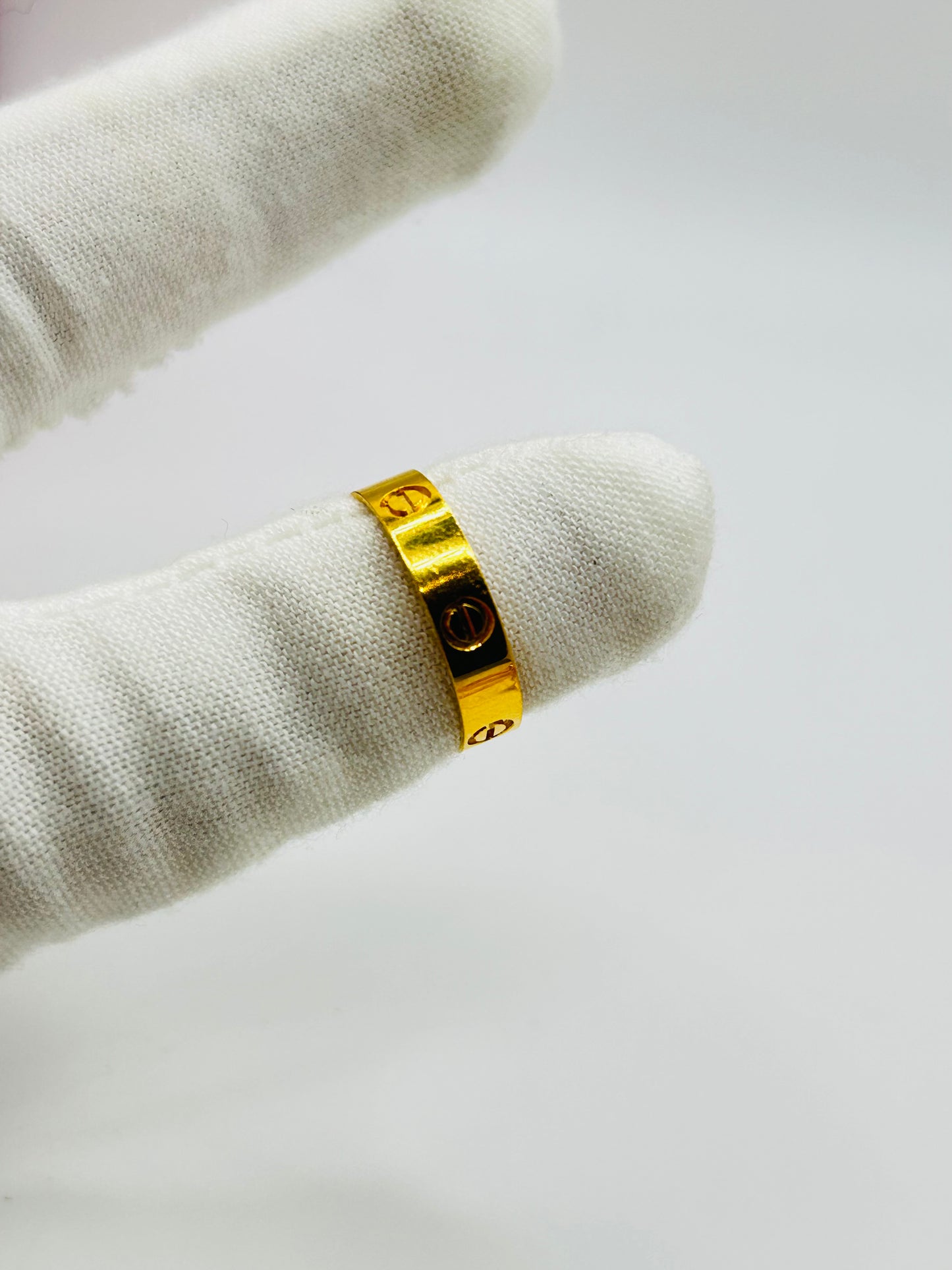 22ct Gold Ladies Band – 2.7g – Size N (Hallmarked)