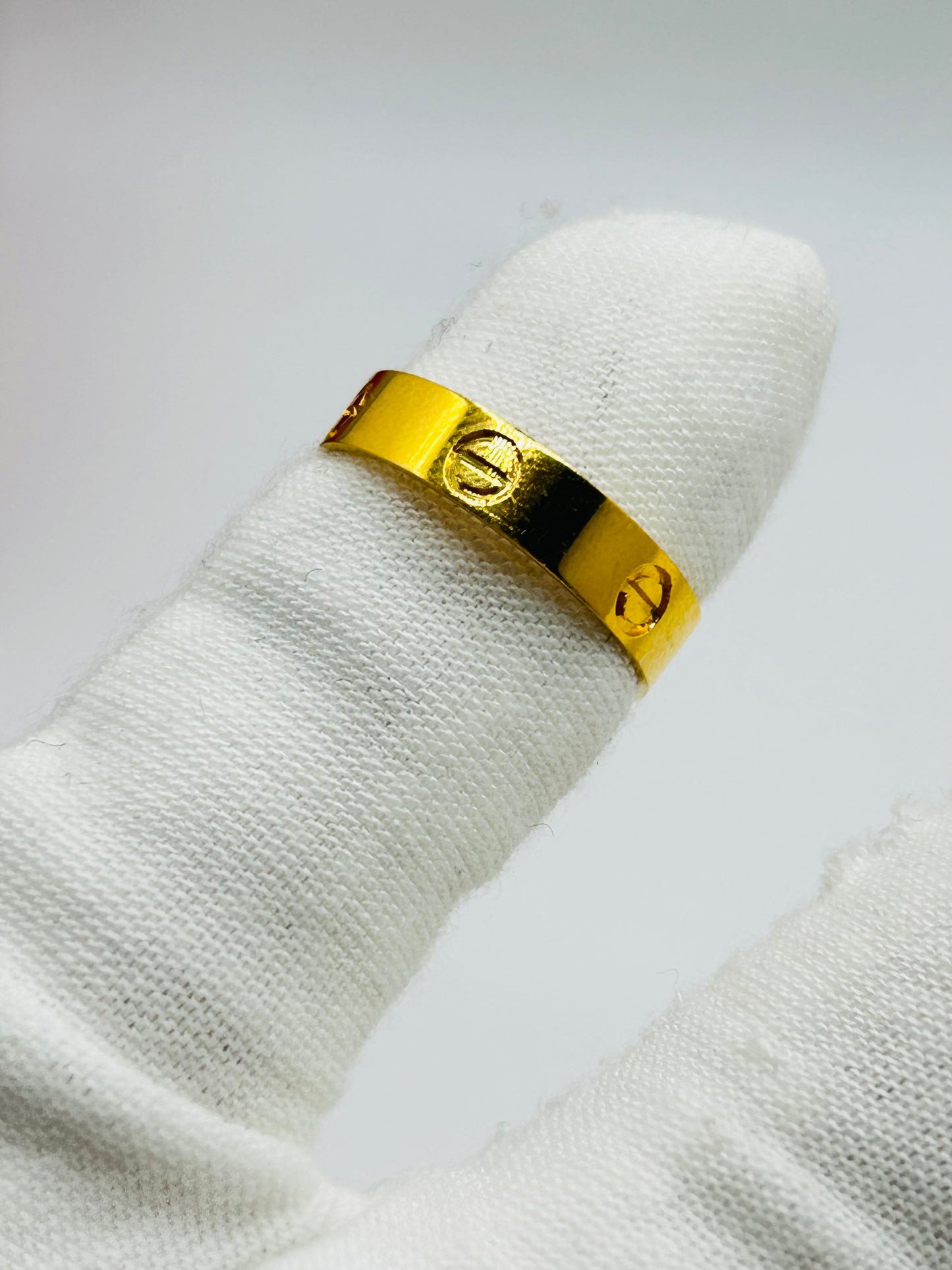 22ct Gold Ladies Band – 2.7g – Size N (Hallmarked)